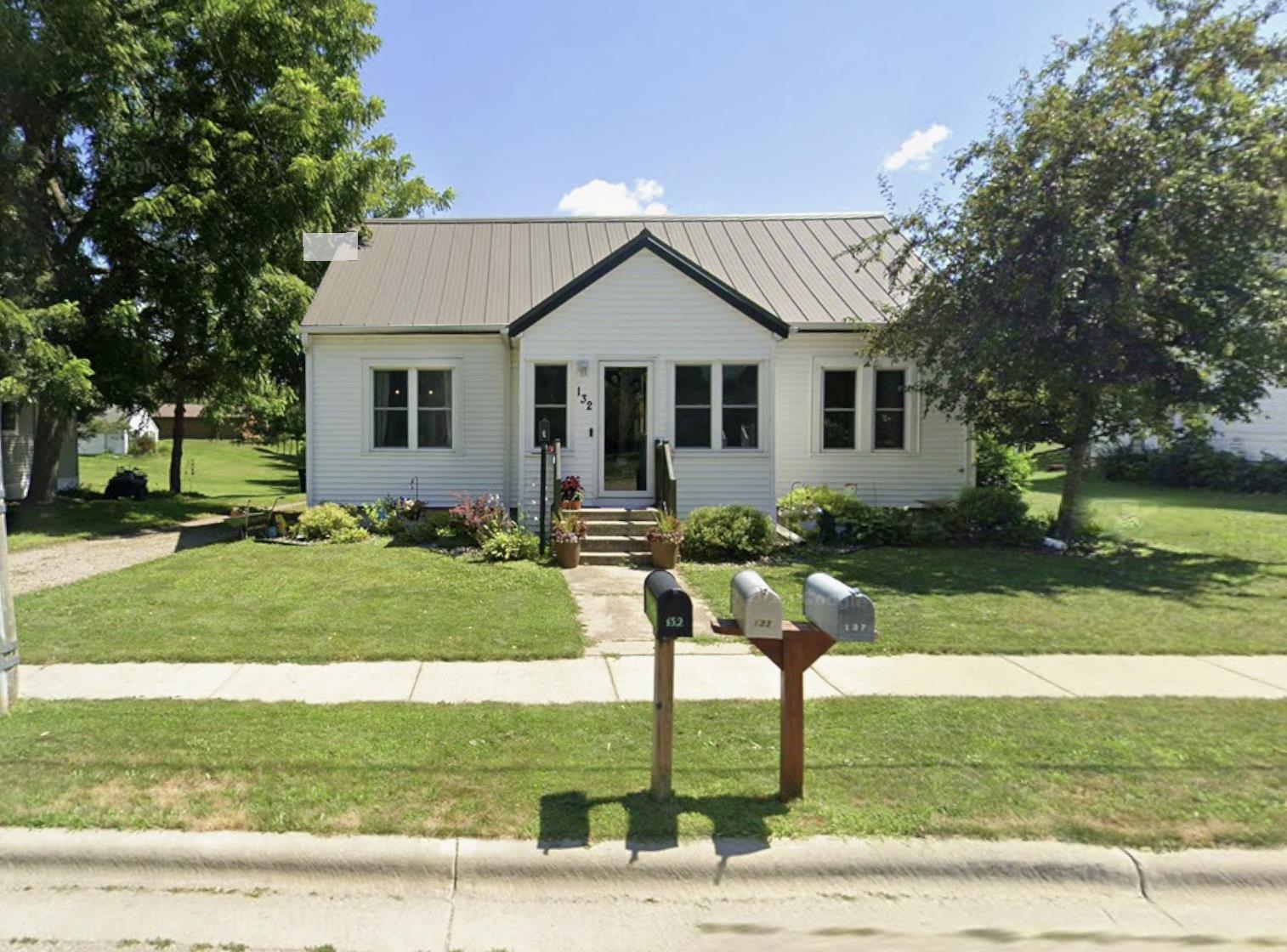 132 S BIRCH Avenue property preview photograph
