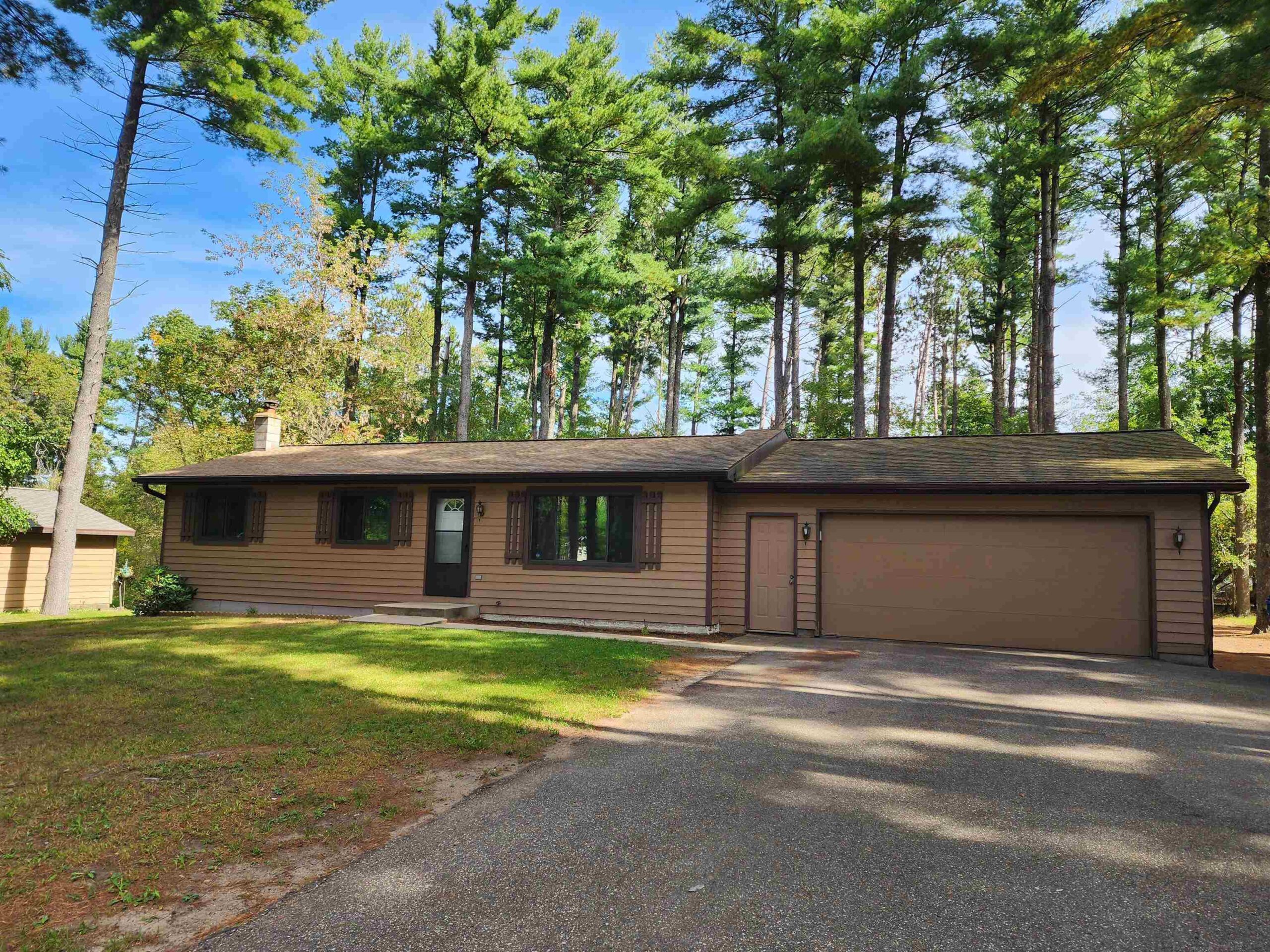 N2555 WOODLAND Circle property preview photograph