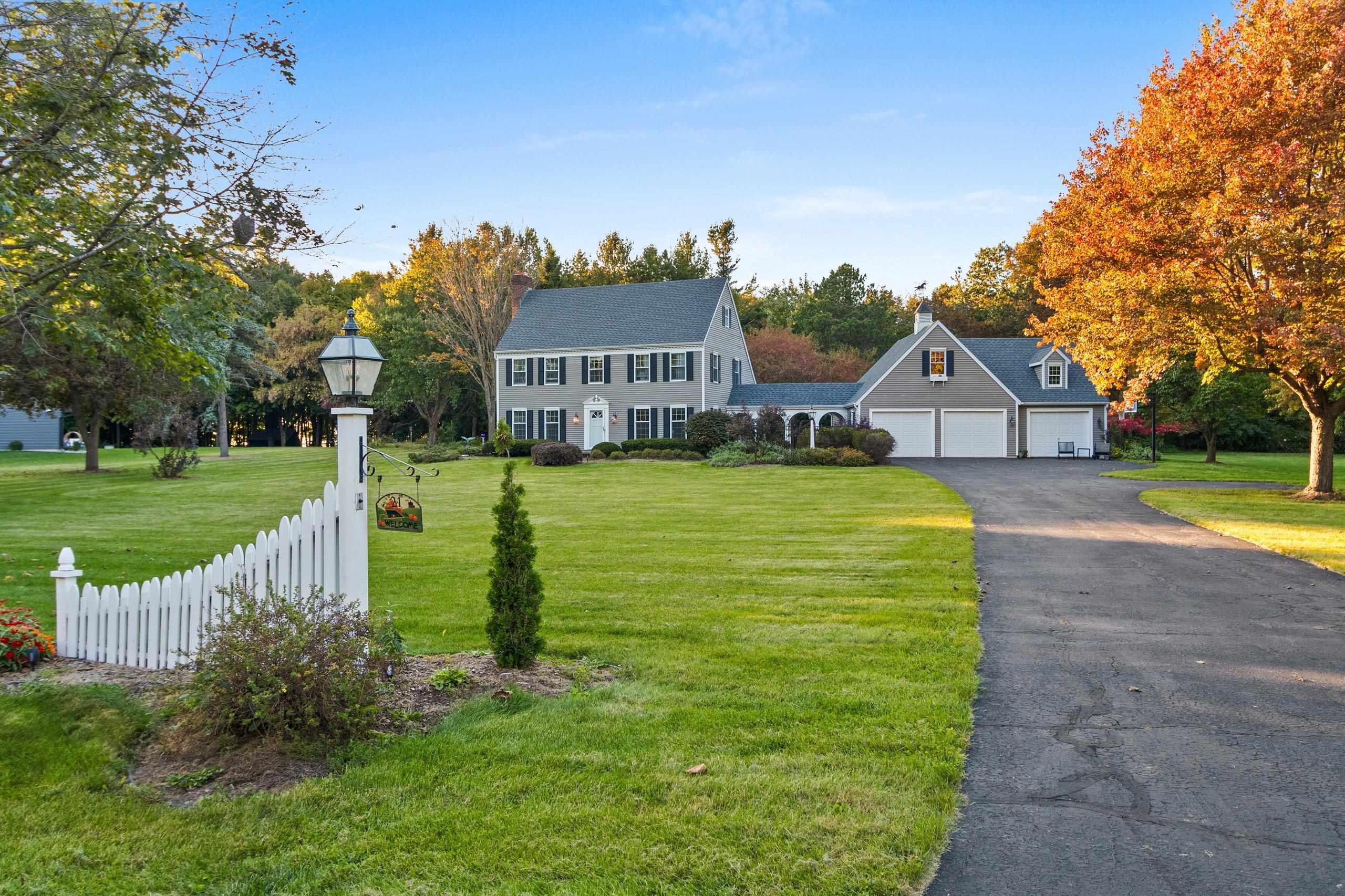 21 CRESTVIEW Drive property preview photograph
