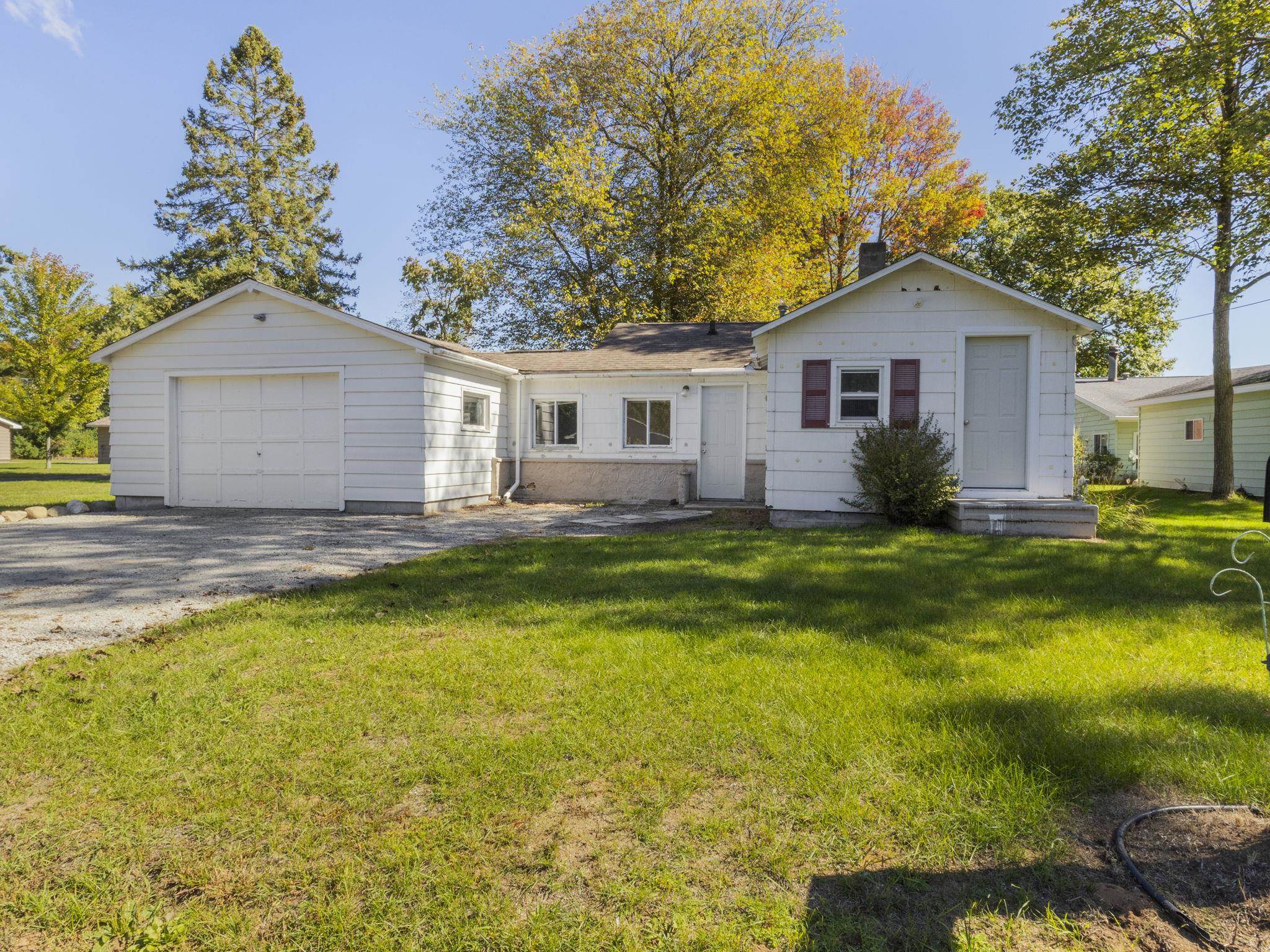 520 E PARK Drive property preview photograph