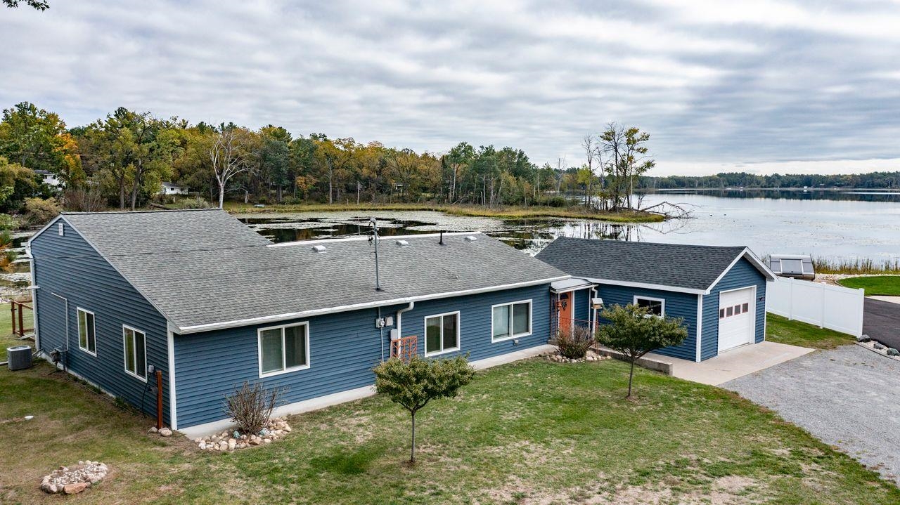 430 E SOUTH LAKE Street property preview photograph