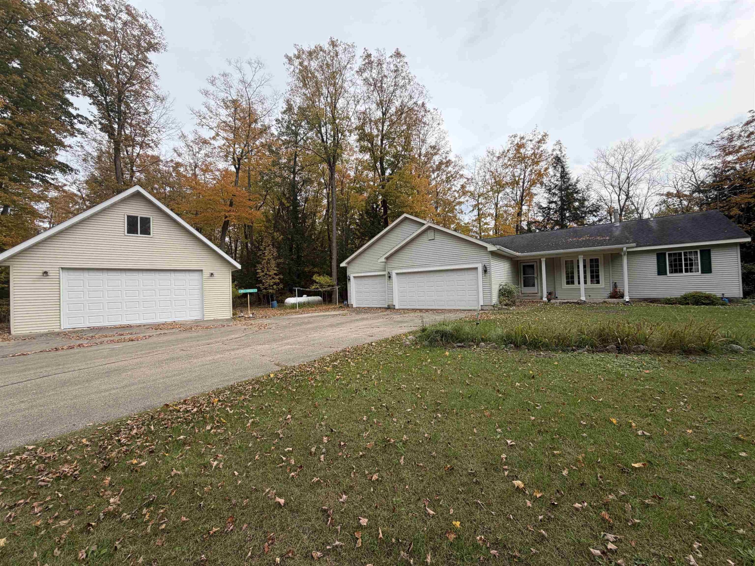 W12531 MILL CREEK Court property preview photograph