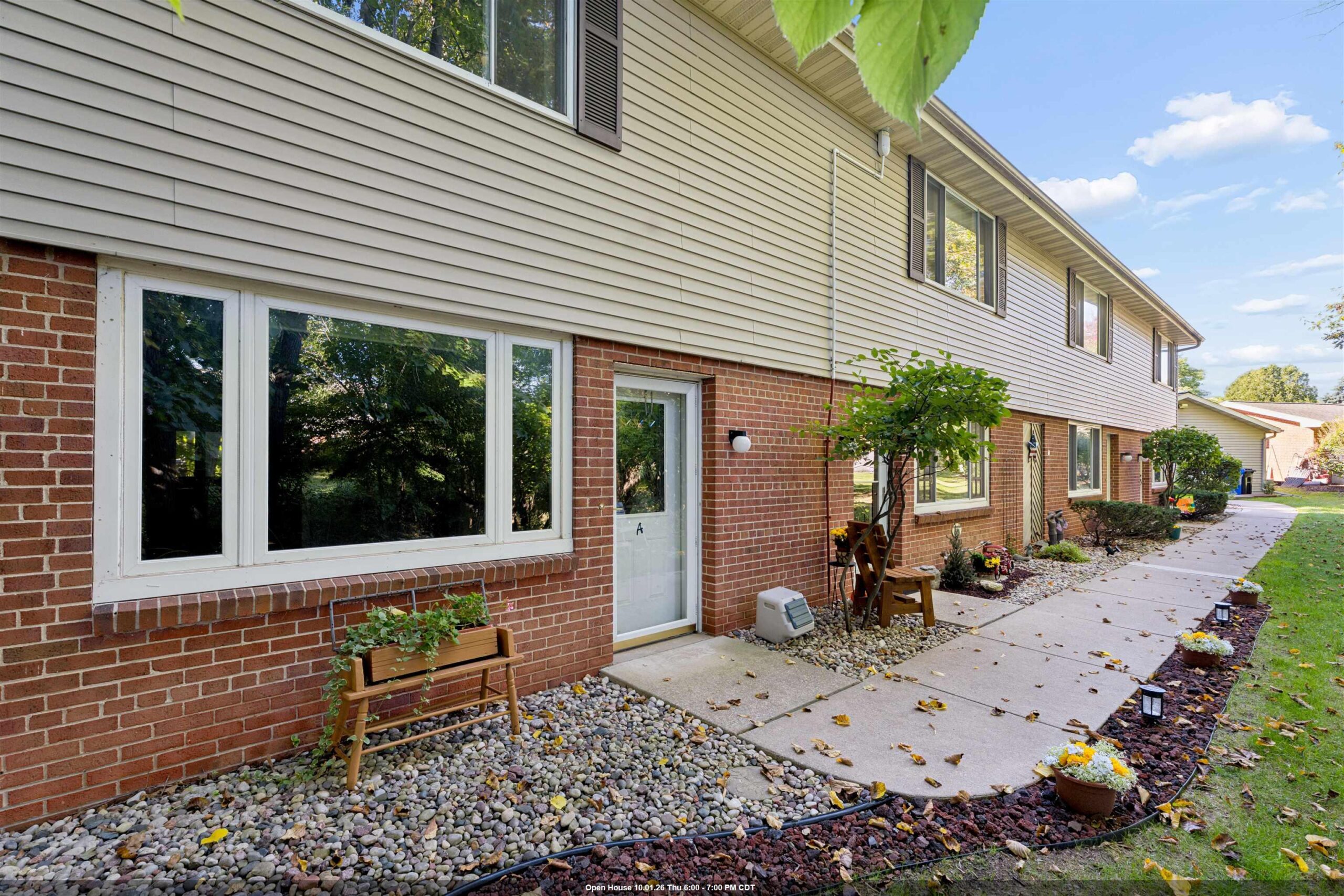 1031 S WEST Court property preview photograph