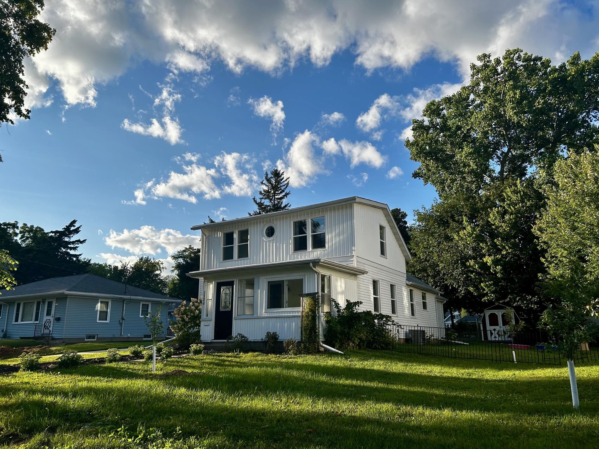 1320 WAUGOO Avenue property preview photograph