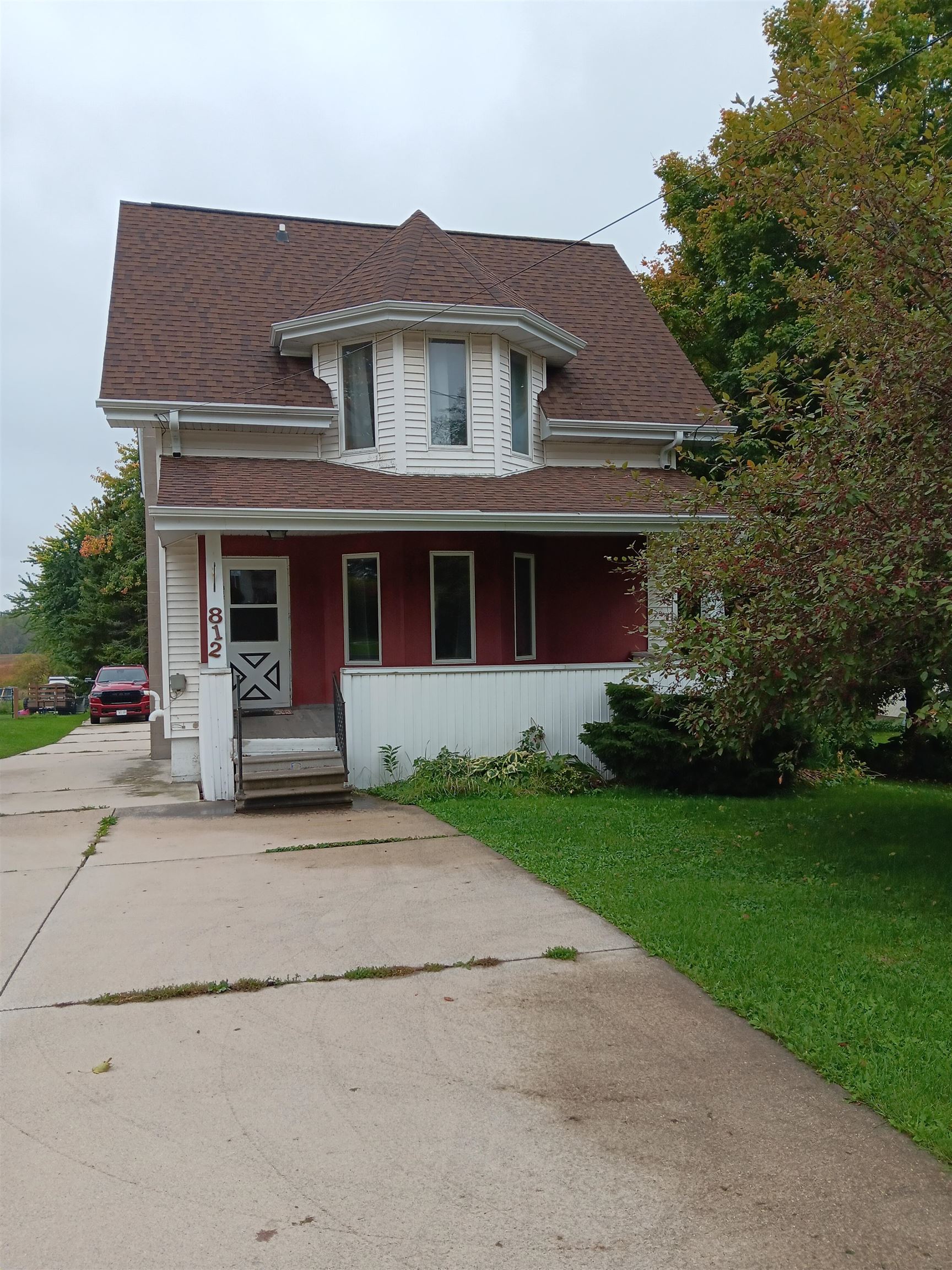 812 FOND DU LAC Street property preview photograph