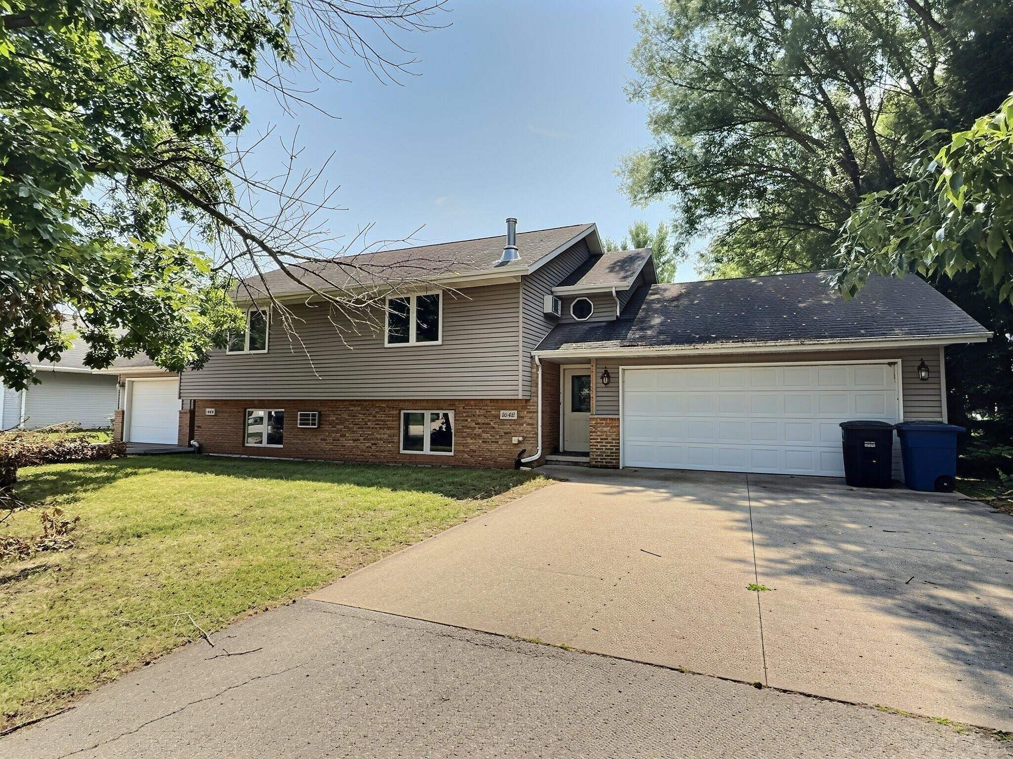 1642 LINCOLN Avenue property preview photograph