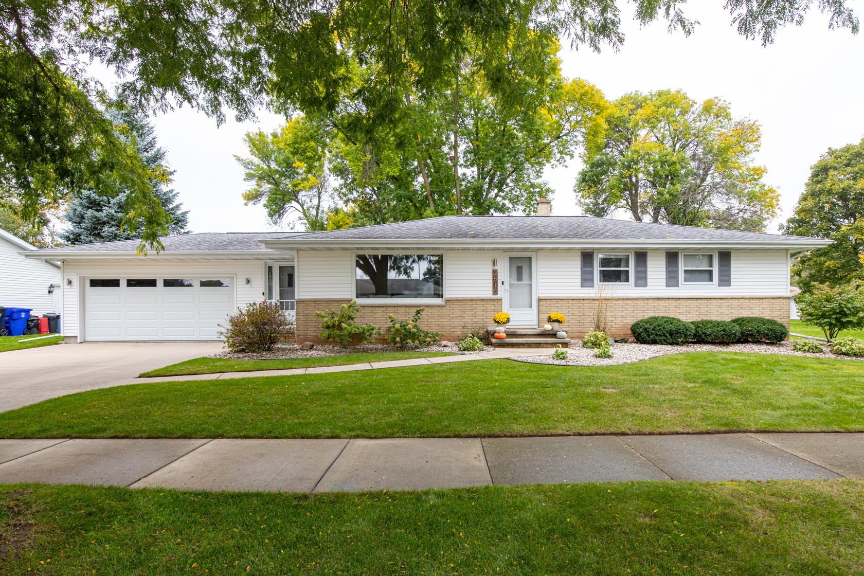 2515 S GREENVIEW Street property preview photograph