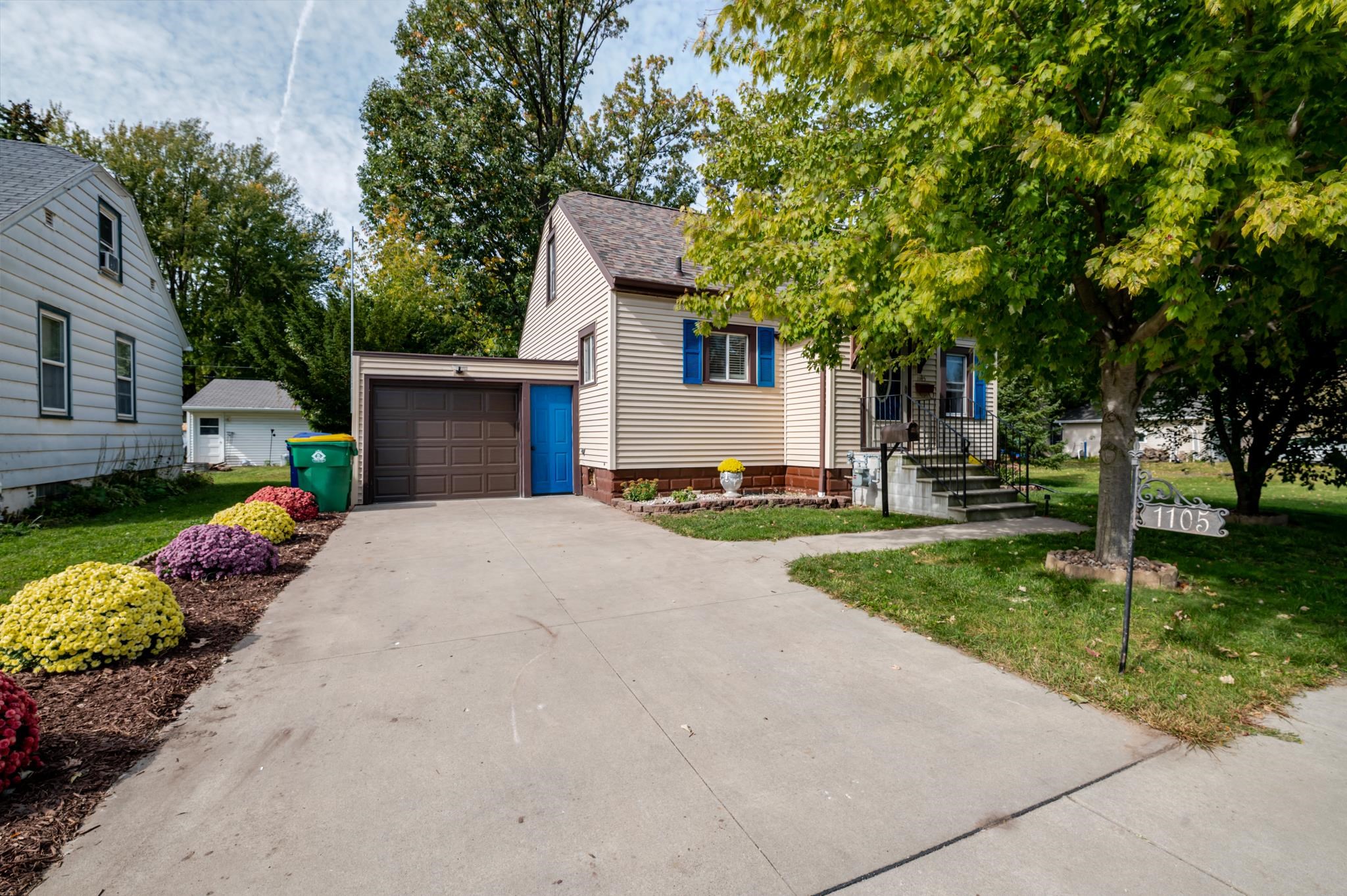 1105 LINCOLN Street property preview photograph