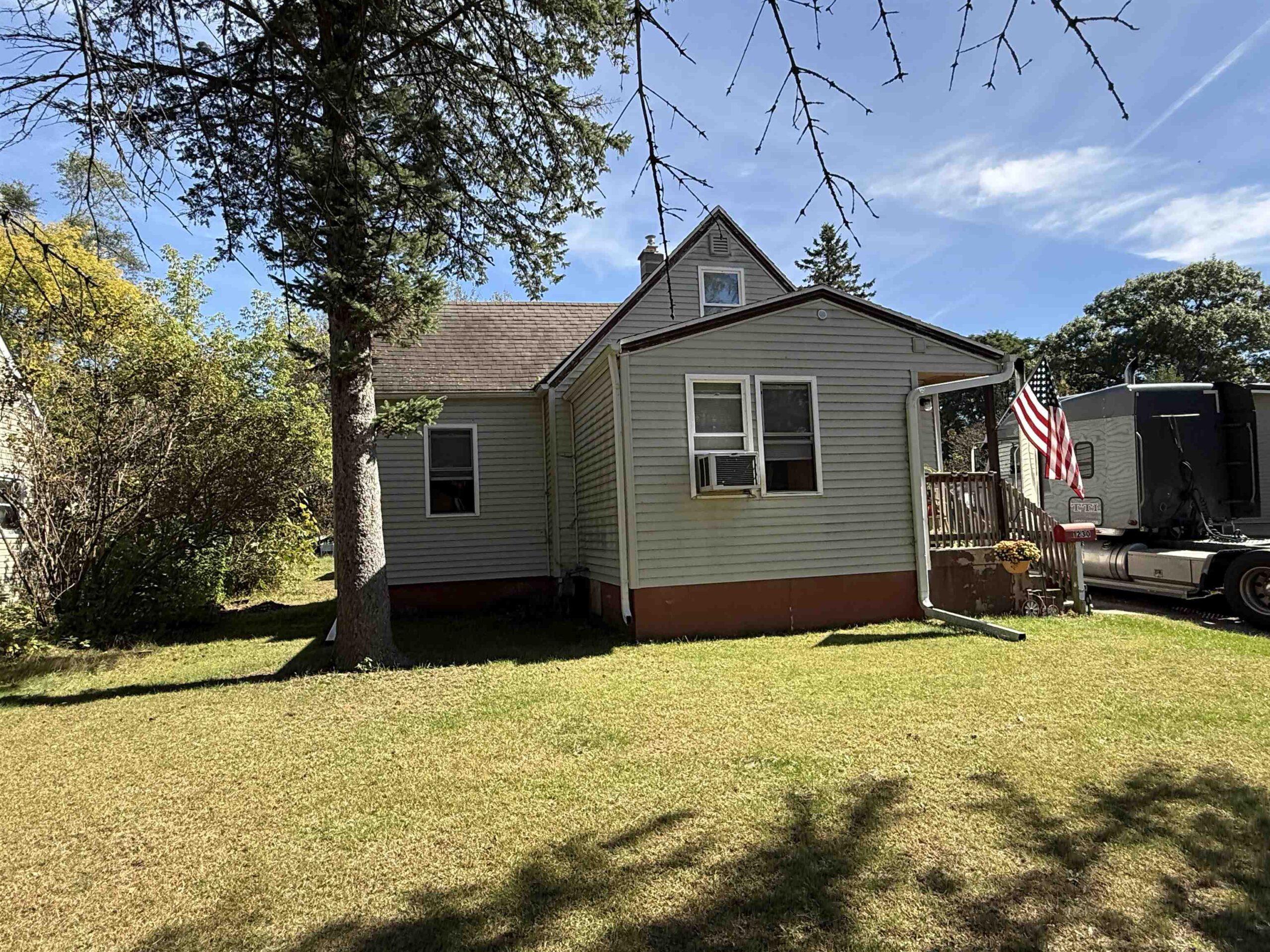 1230 S SMALLEY Street property preview photograph