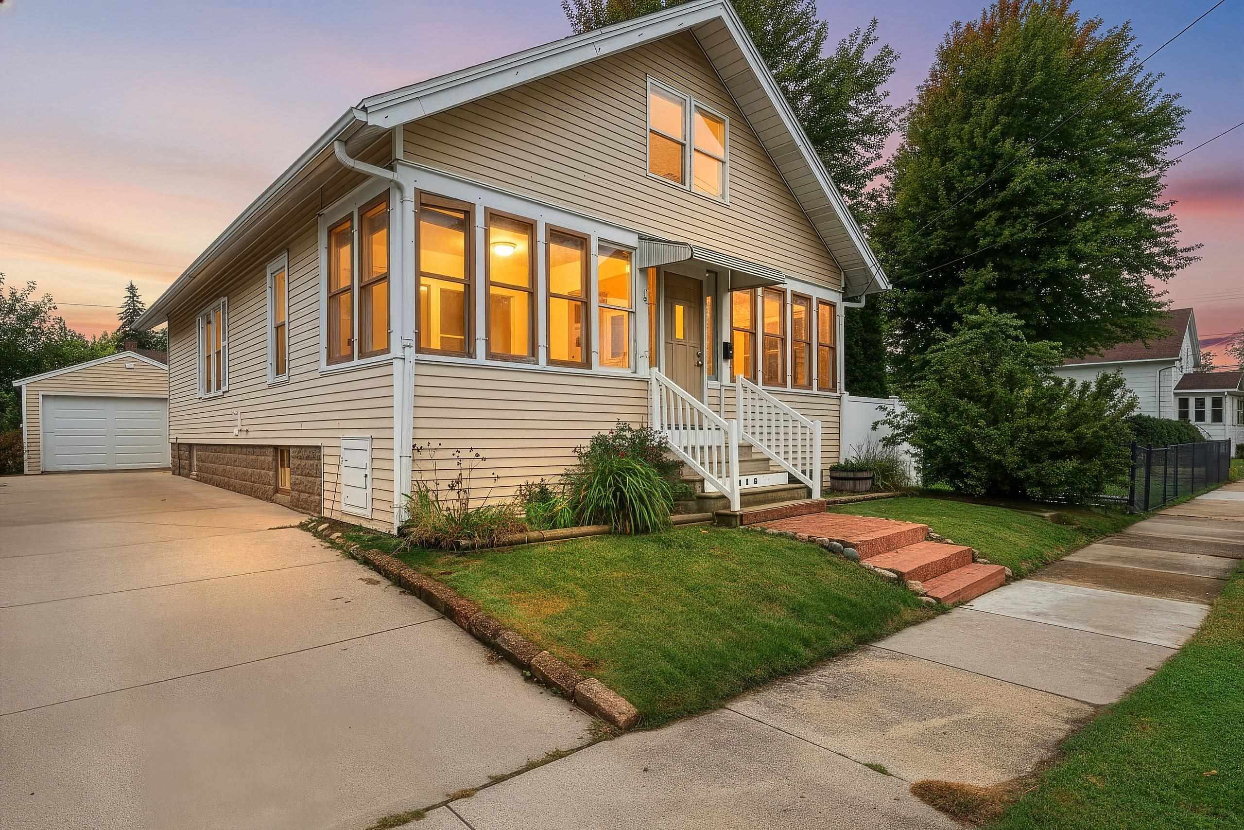 935 W 8TH Avenue property preview photograph
