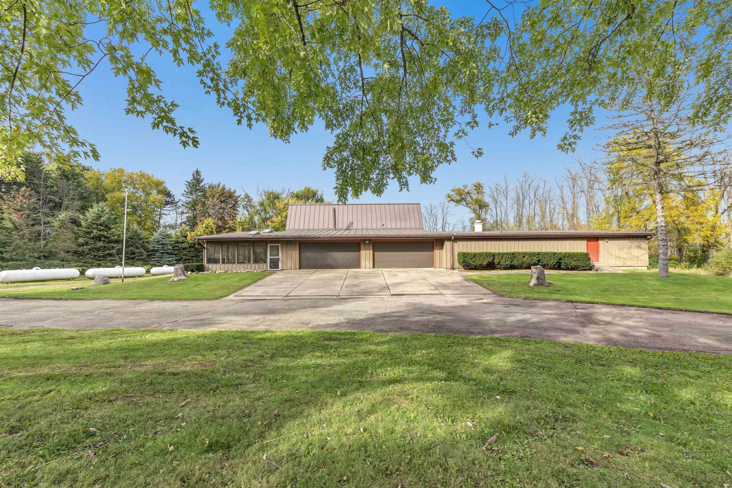E6562 COUNTY ROAD F property preview photograph