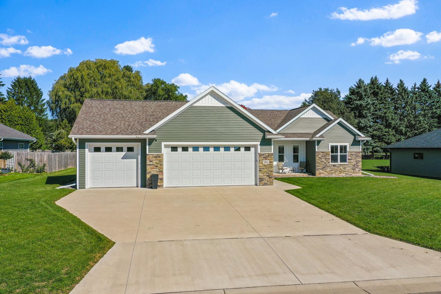 804 MOONBEAM Lane property preview photograph