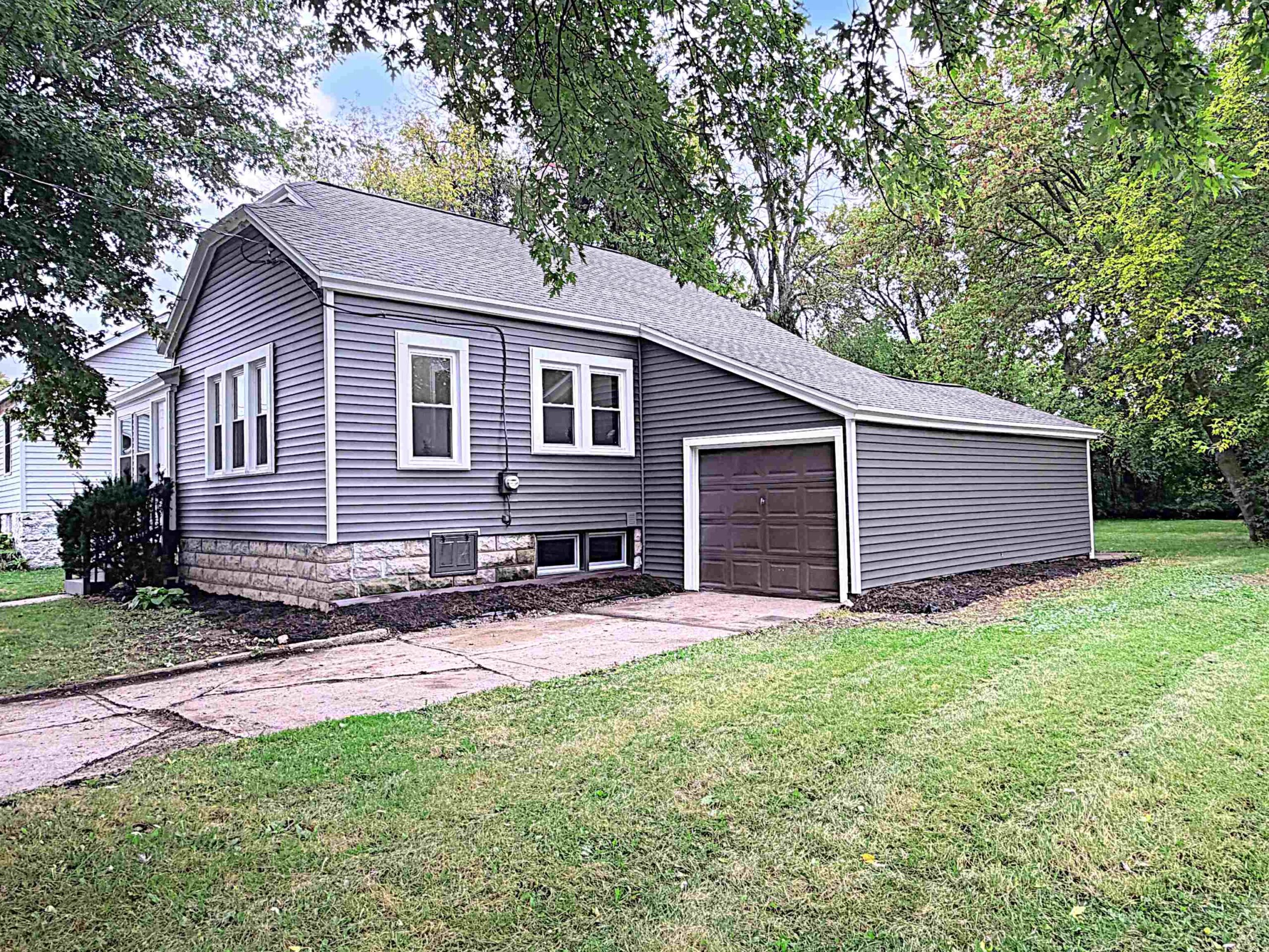 425 MONROE Street property preview photograph