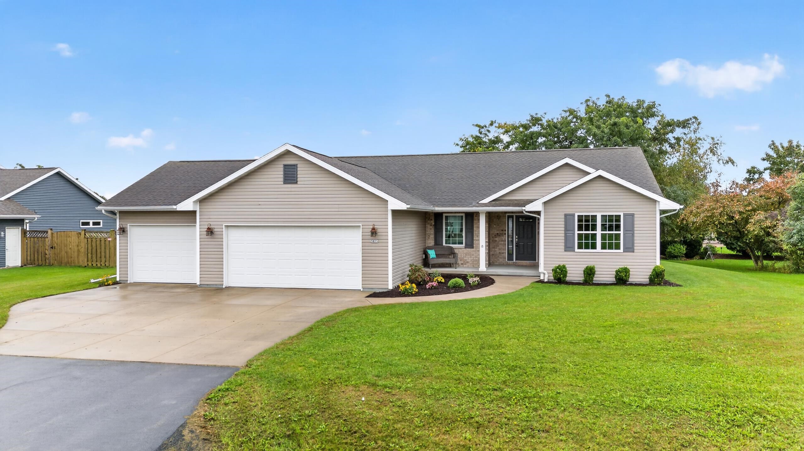 3875 DUCHESS Lane property preview photograph