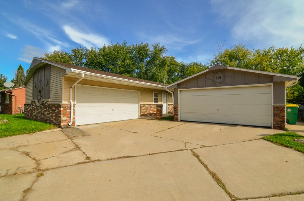 607 VICTORIA Court property preview photograph