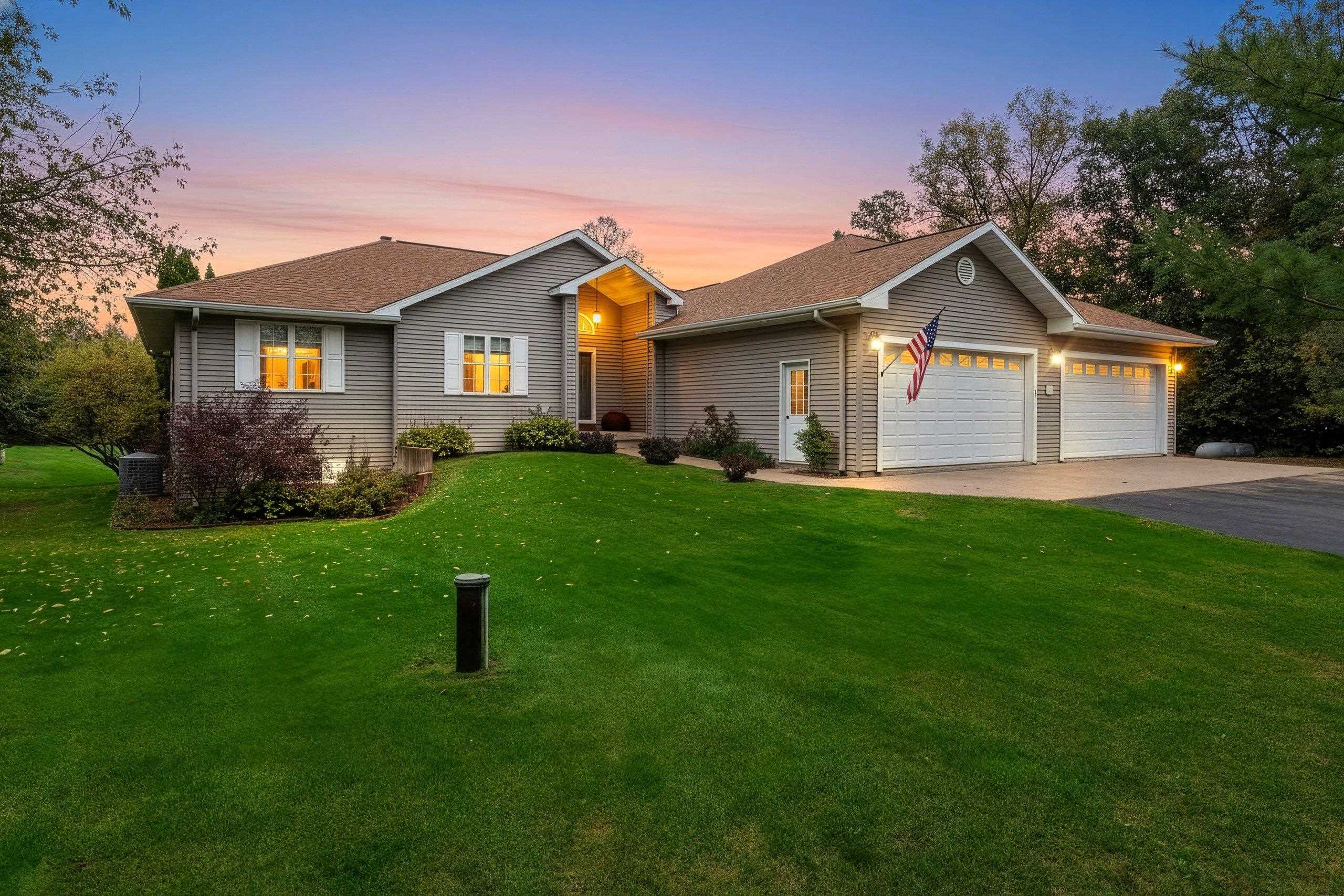 E4594 RIVER BREEZE Drive property preview photograph