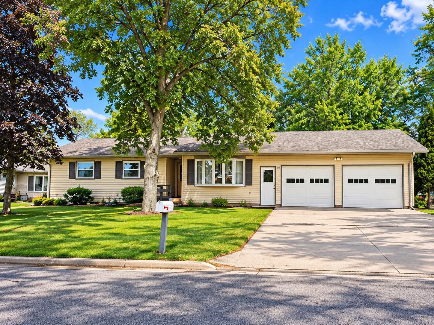 623 SW CERESCO Street property preview photograph