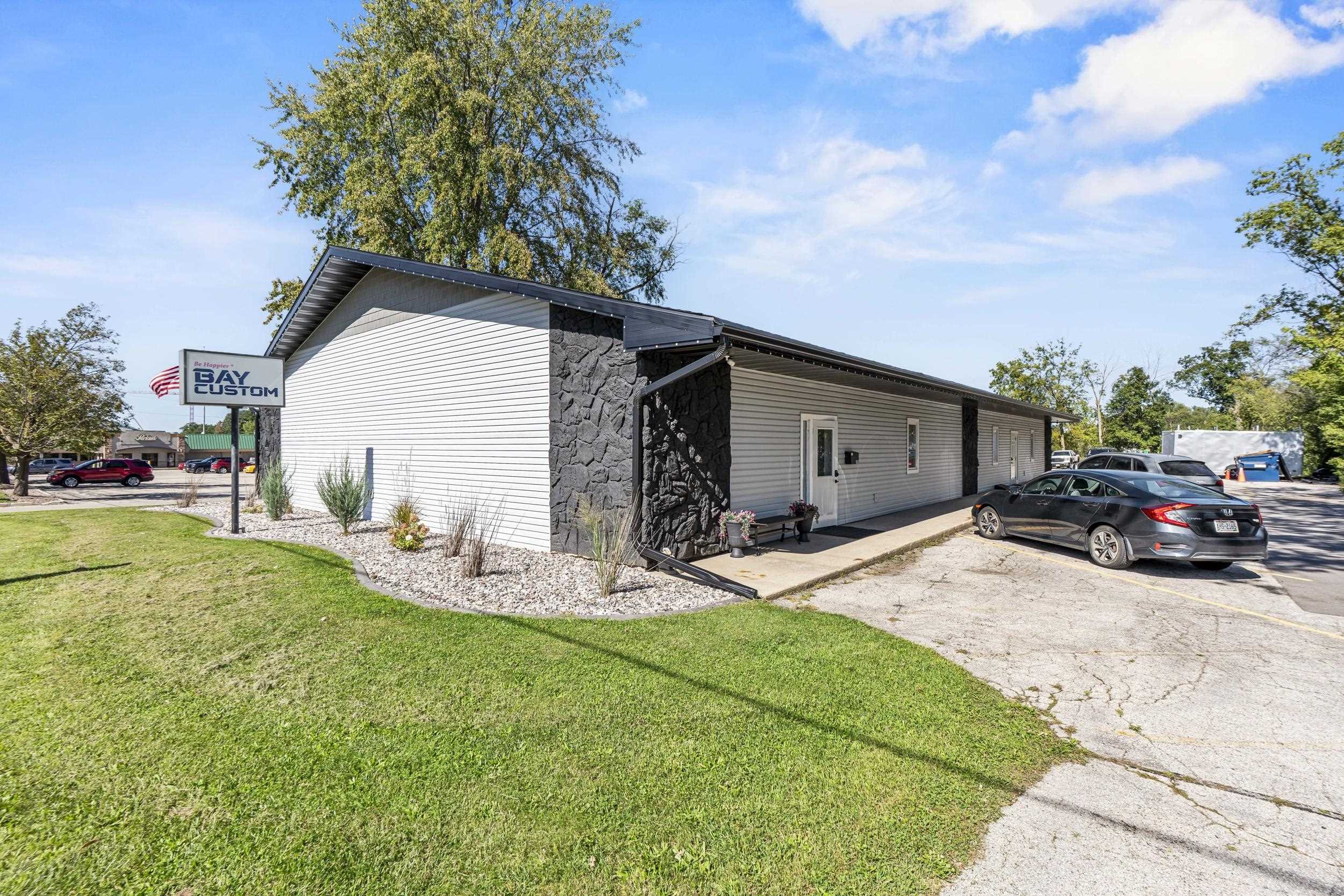 1532 SHAWANO Avenue property preview photograph