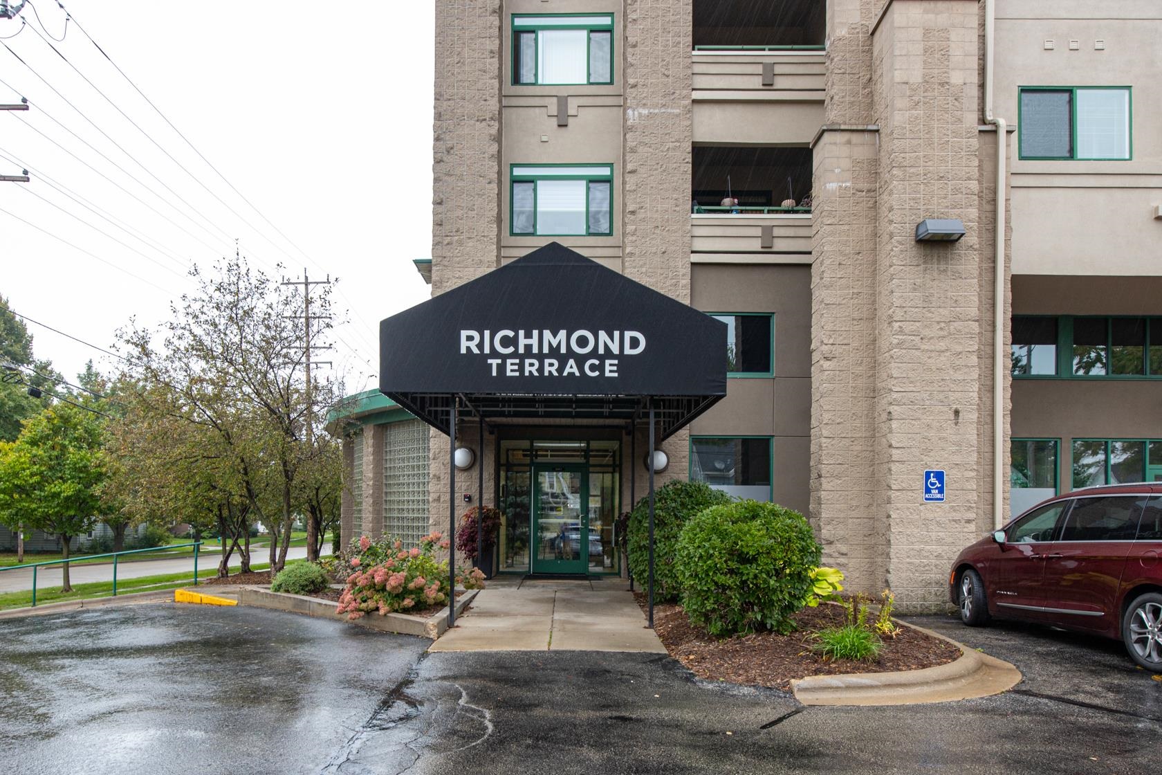 400 N RICHMOND Street property preview photograph