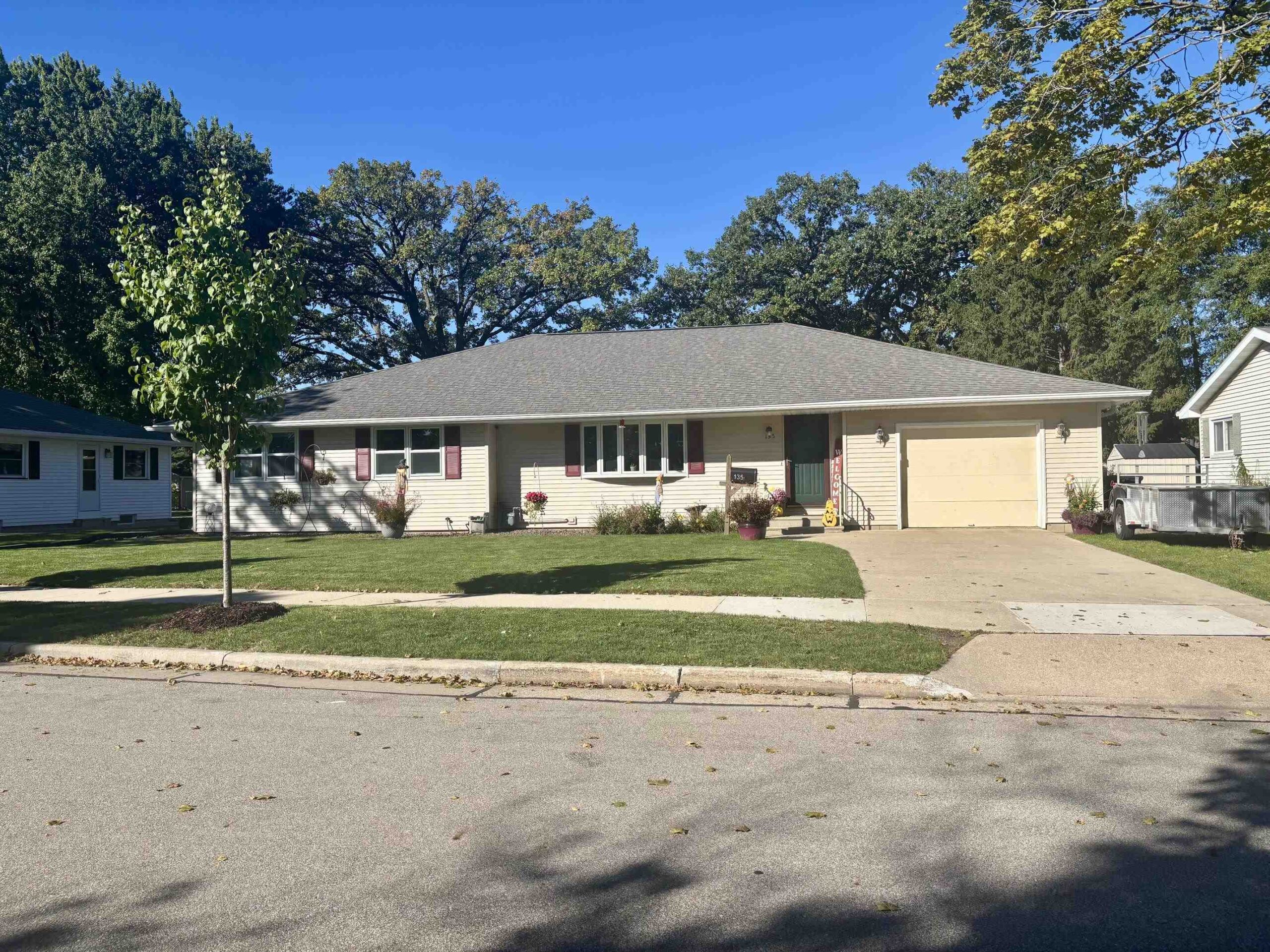 135 N MEADOW Street property preview photograph