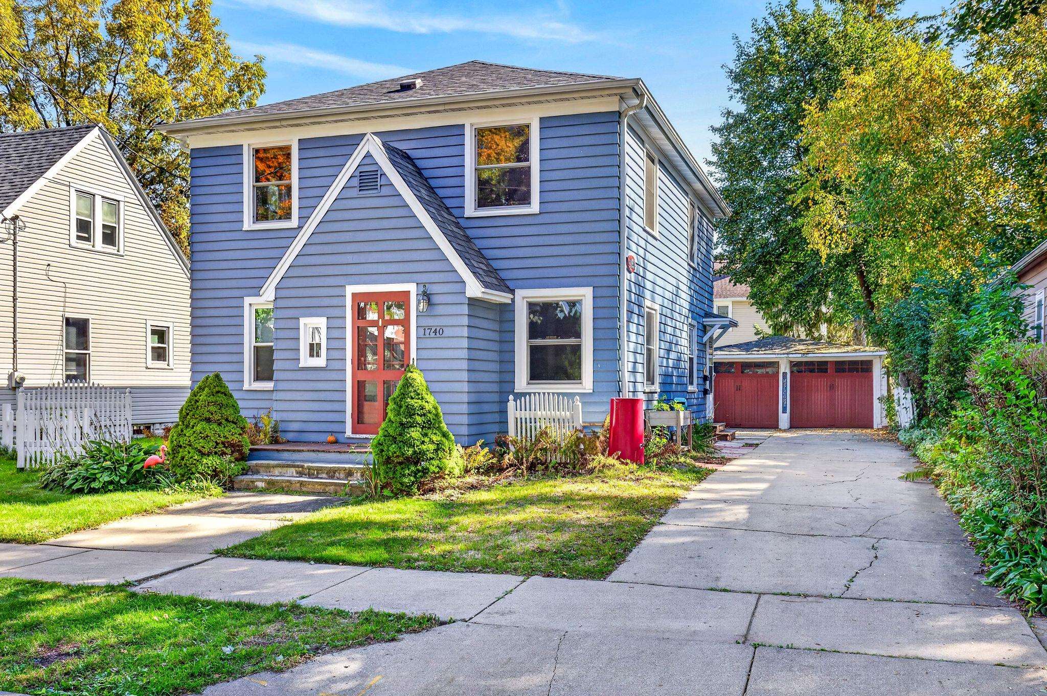 1740 N CLARK Street property preview photograph