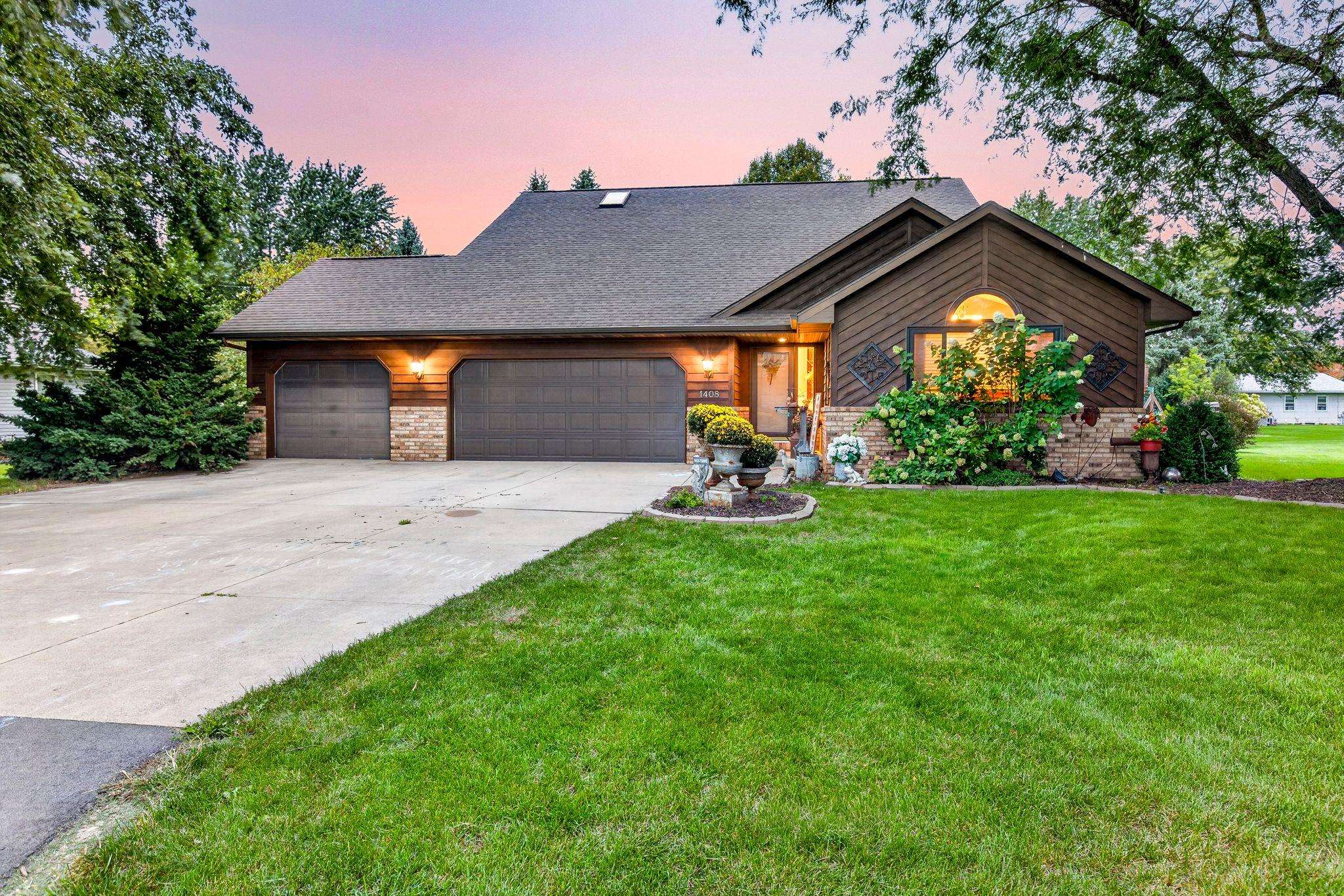 1408 W SENECA Drive property preview photograph