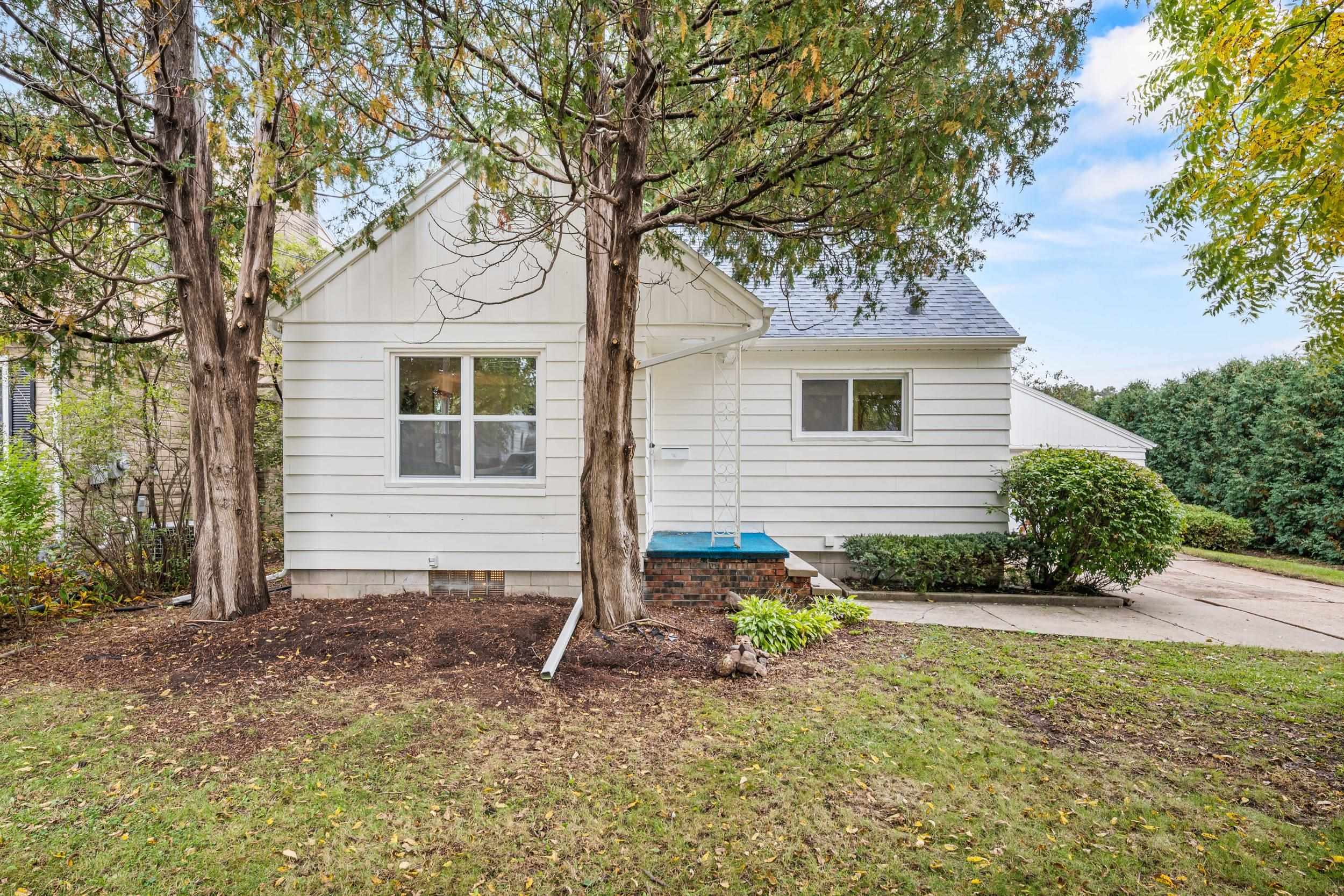 1112 LAWE Street property preview photograph