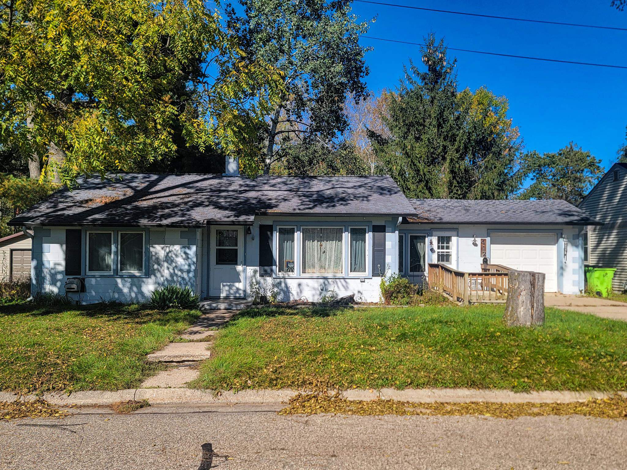 412 WISCONSIN Street property preview photograph