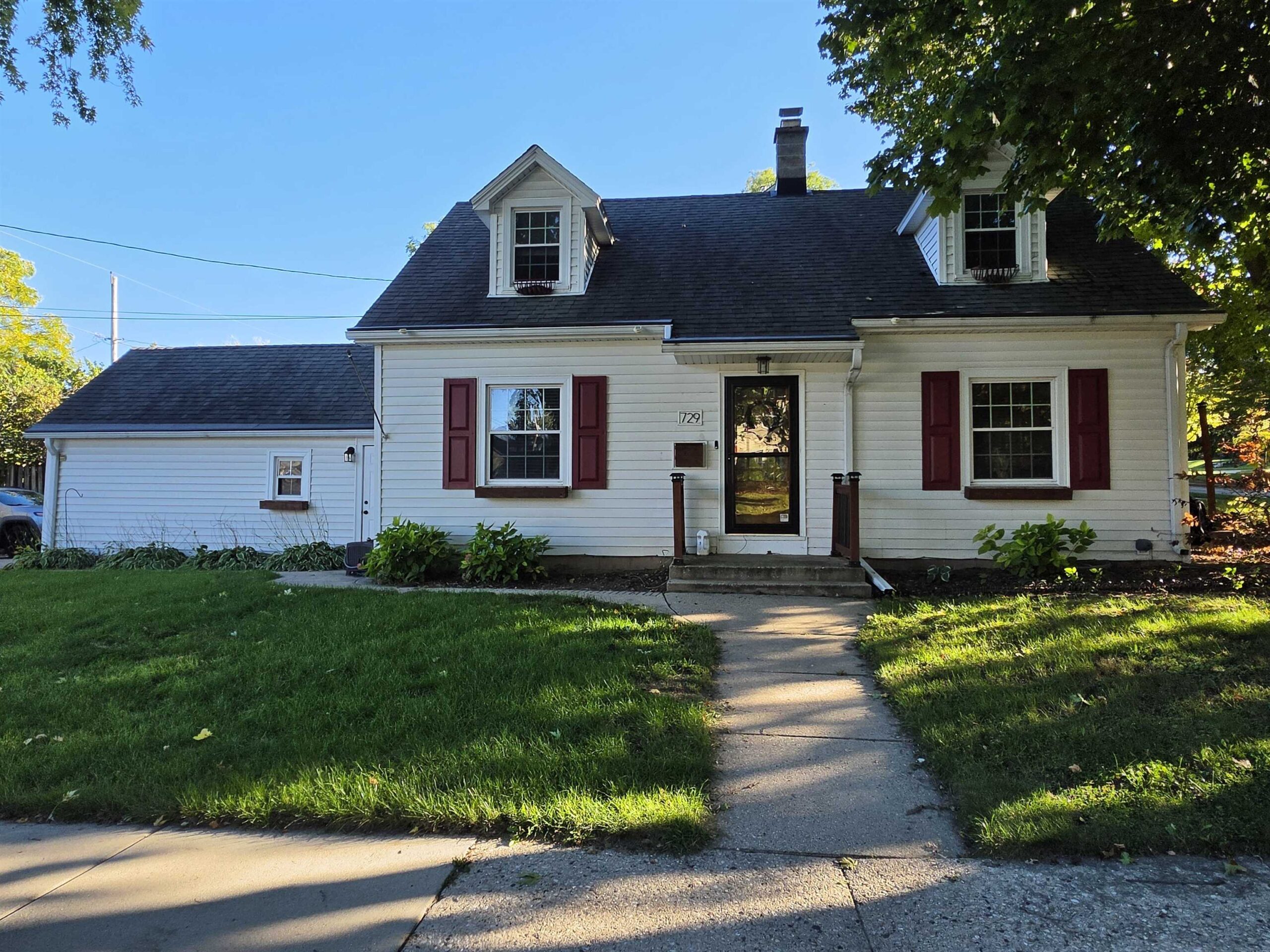 729 W OAK Street property preview photograph