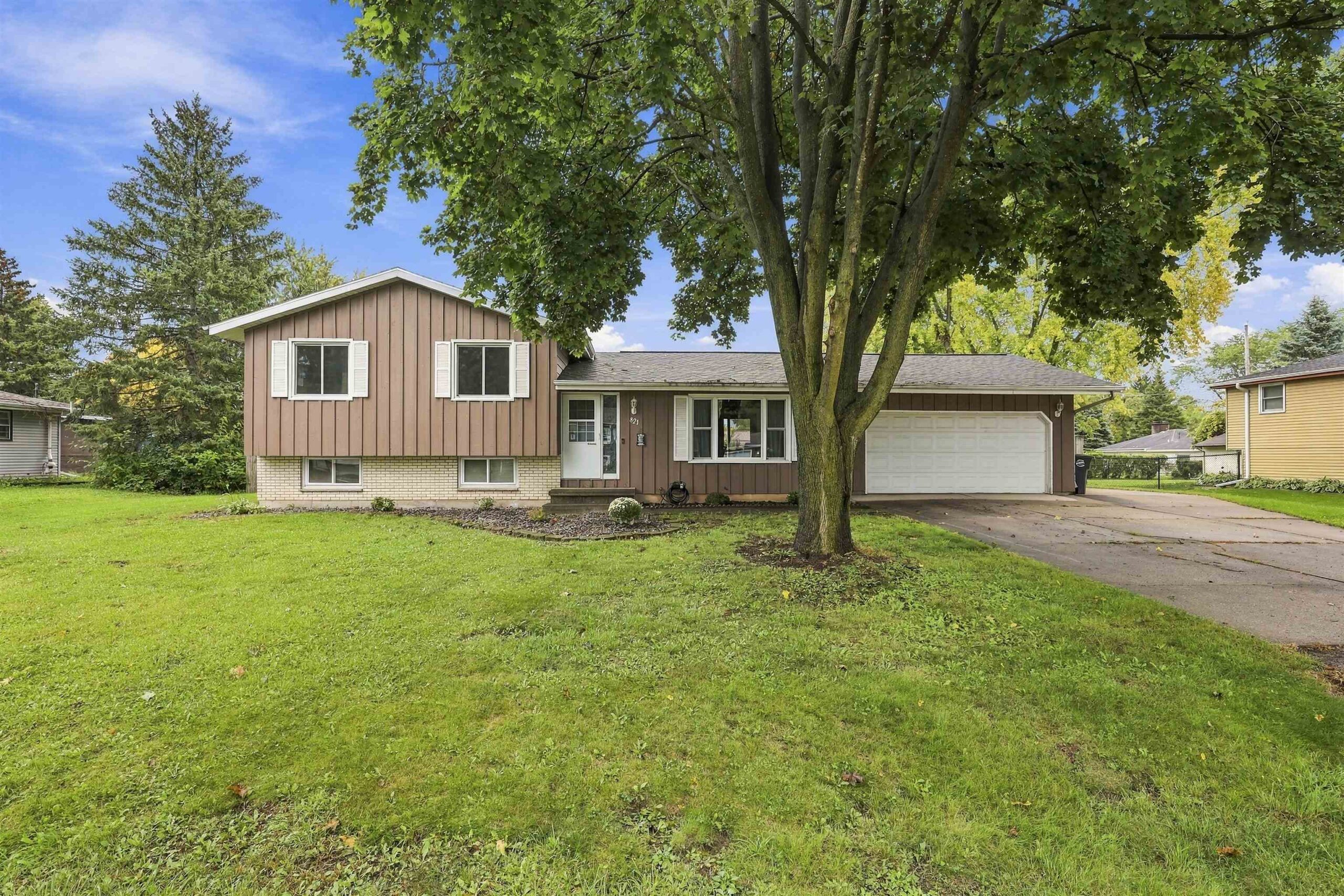 821 WOODFIELD Road property preview photograph