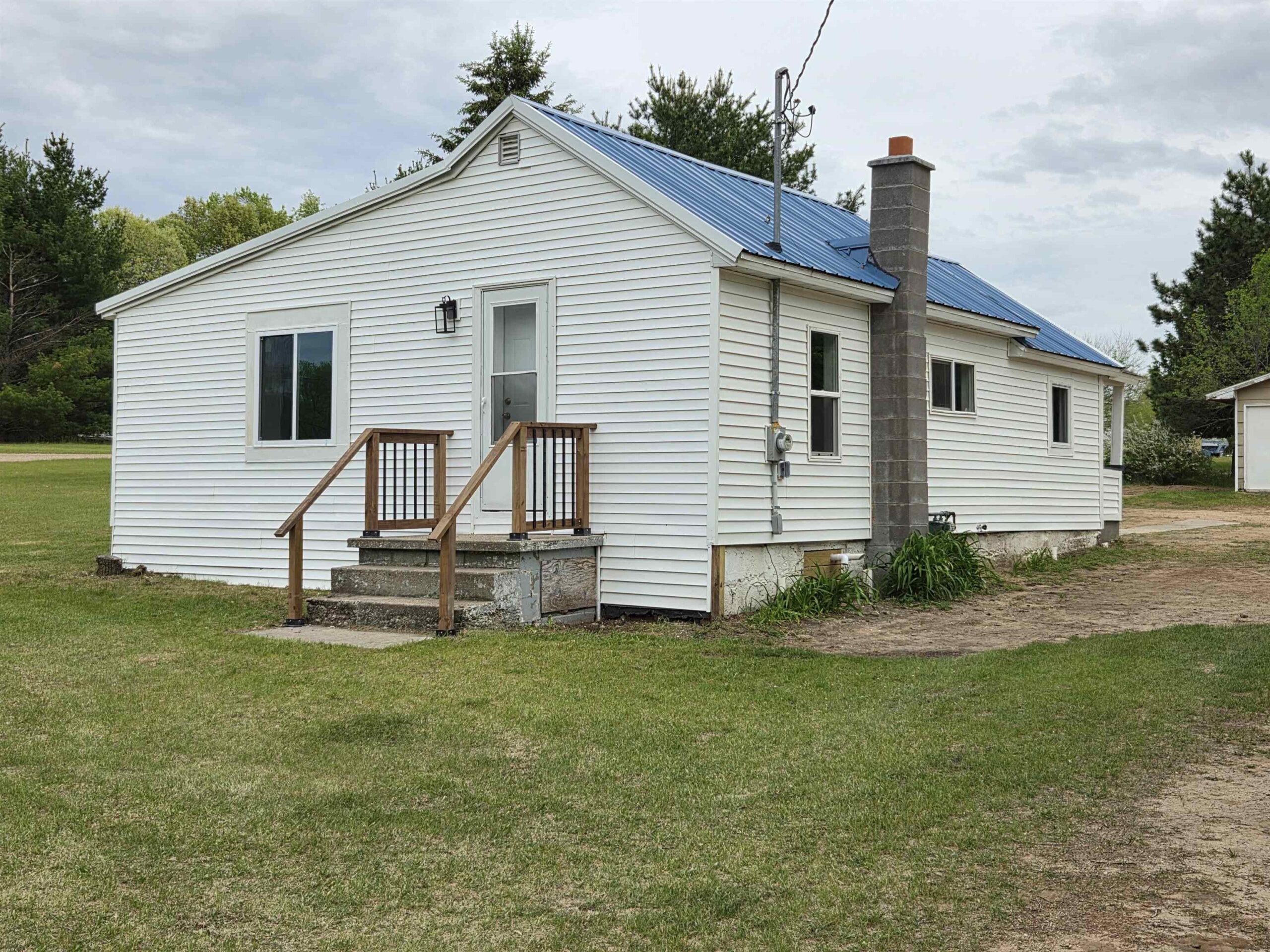 W8035 E CHICAGO Road property preview photograph