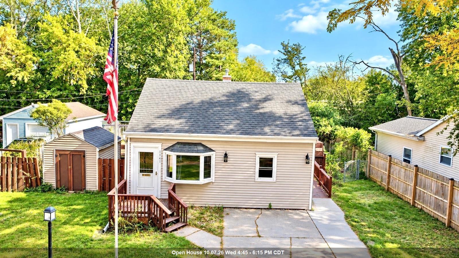 1141 S OAKLAND Avenue property preview photograph