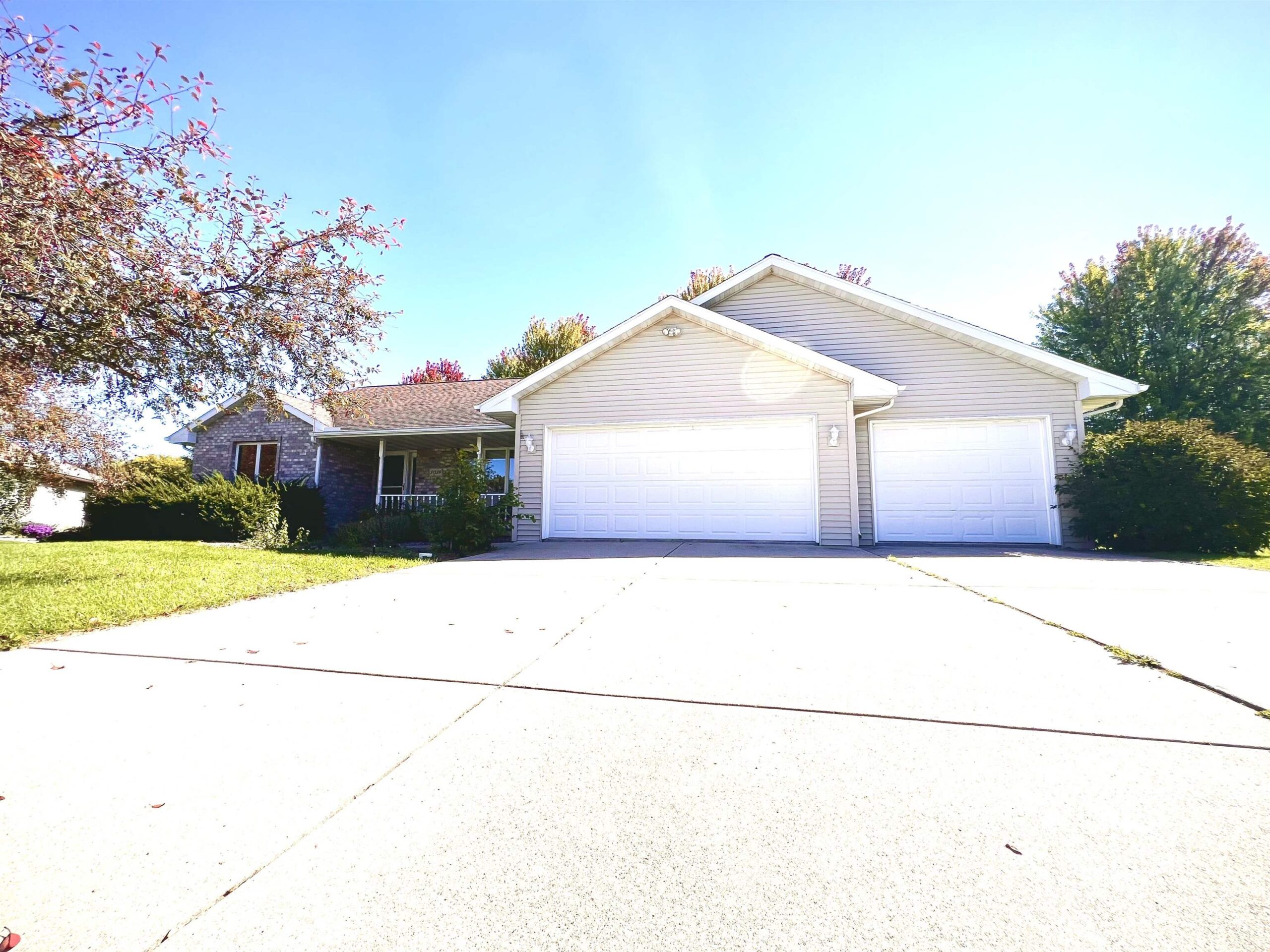 2039 MEADOW LINKS Drive property preview photograph
