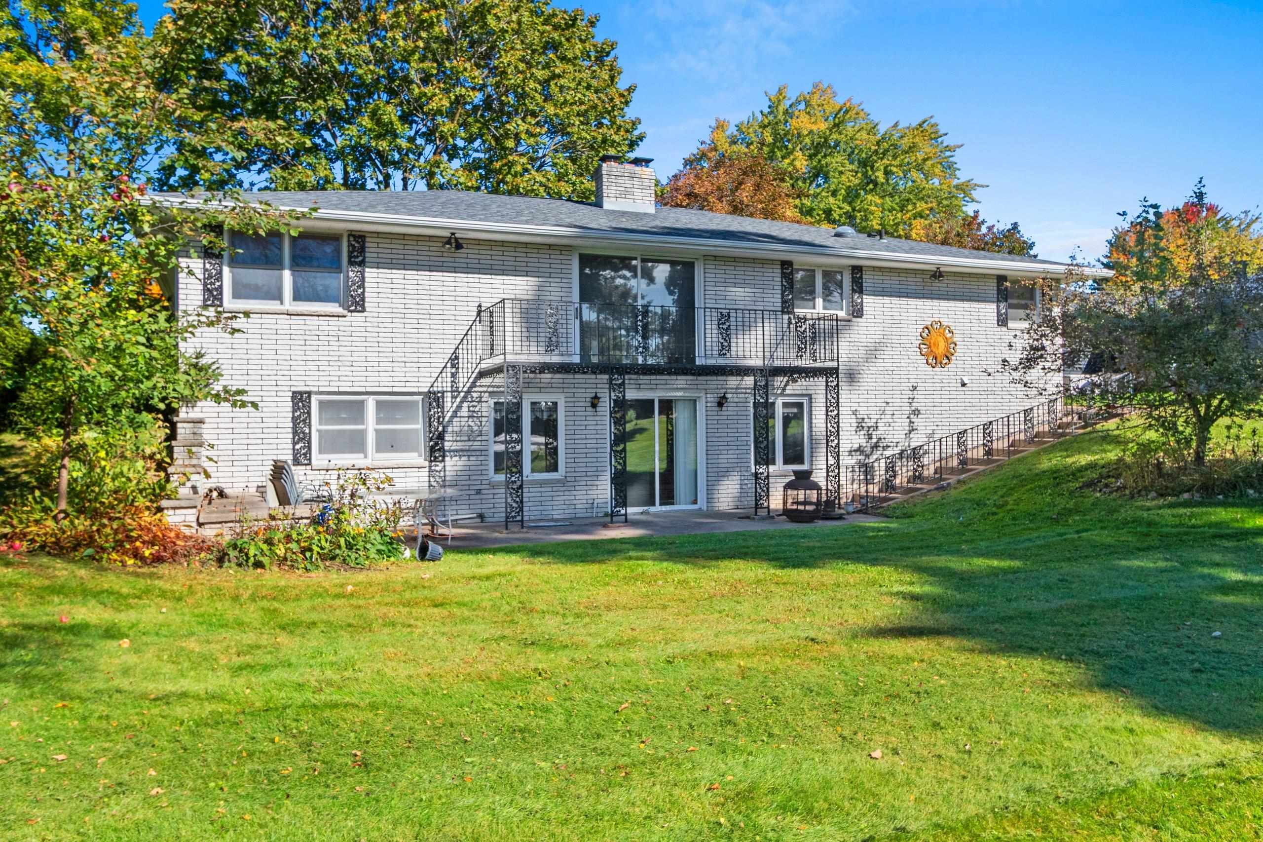 560 RIVER HEIGHTS property preview photograph