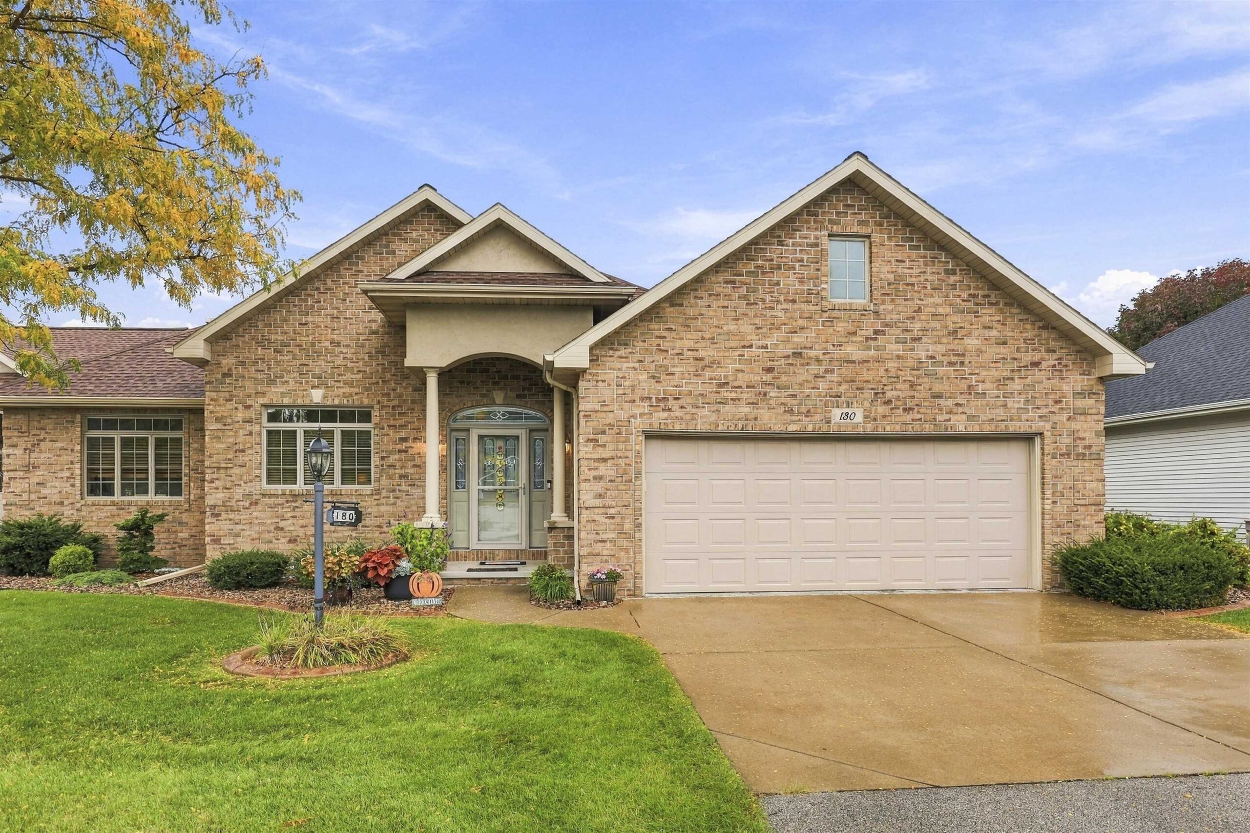 180 GOLF COURSE Drive property preview photograph