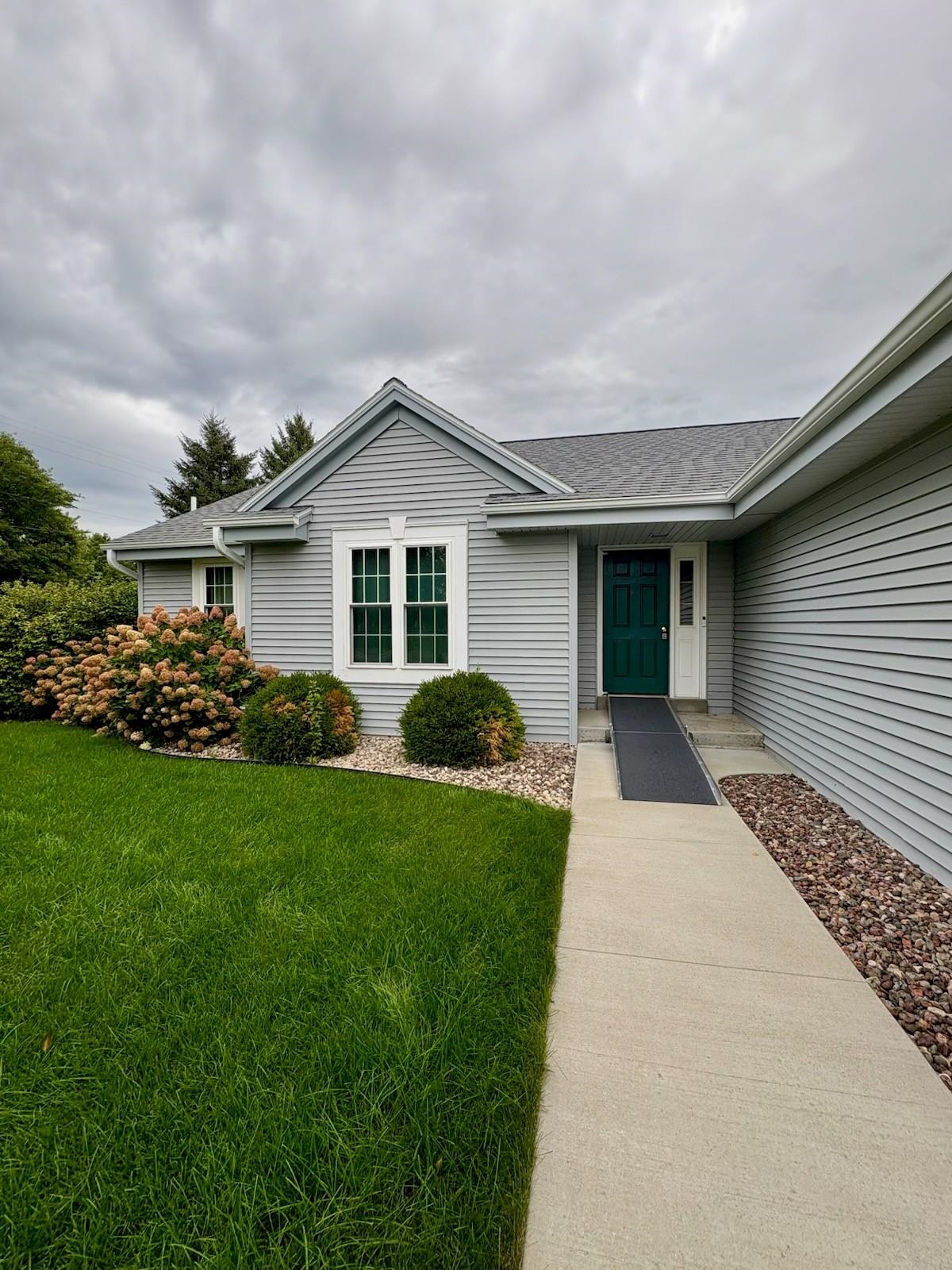 1701 STEEPLE Drive property preview photograph