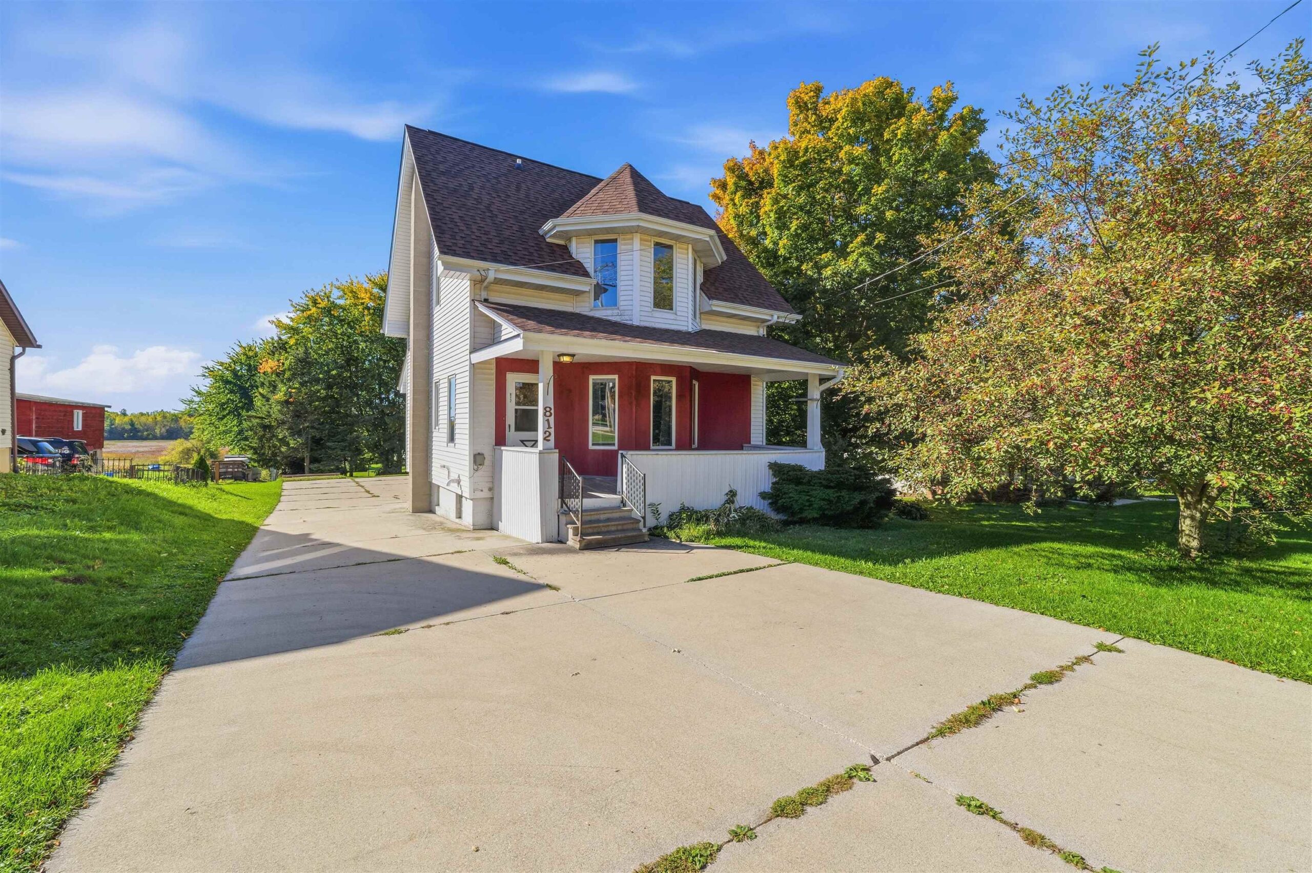 812 FOND DU LAC Street property preview photograph