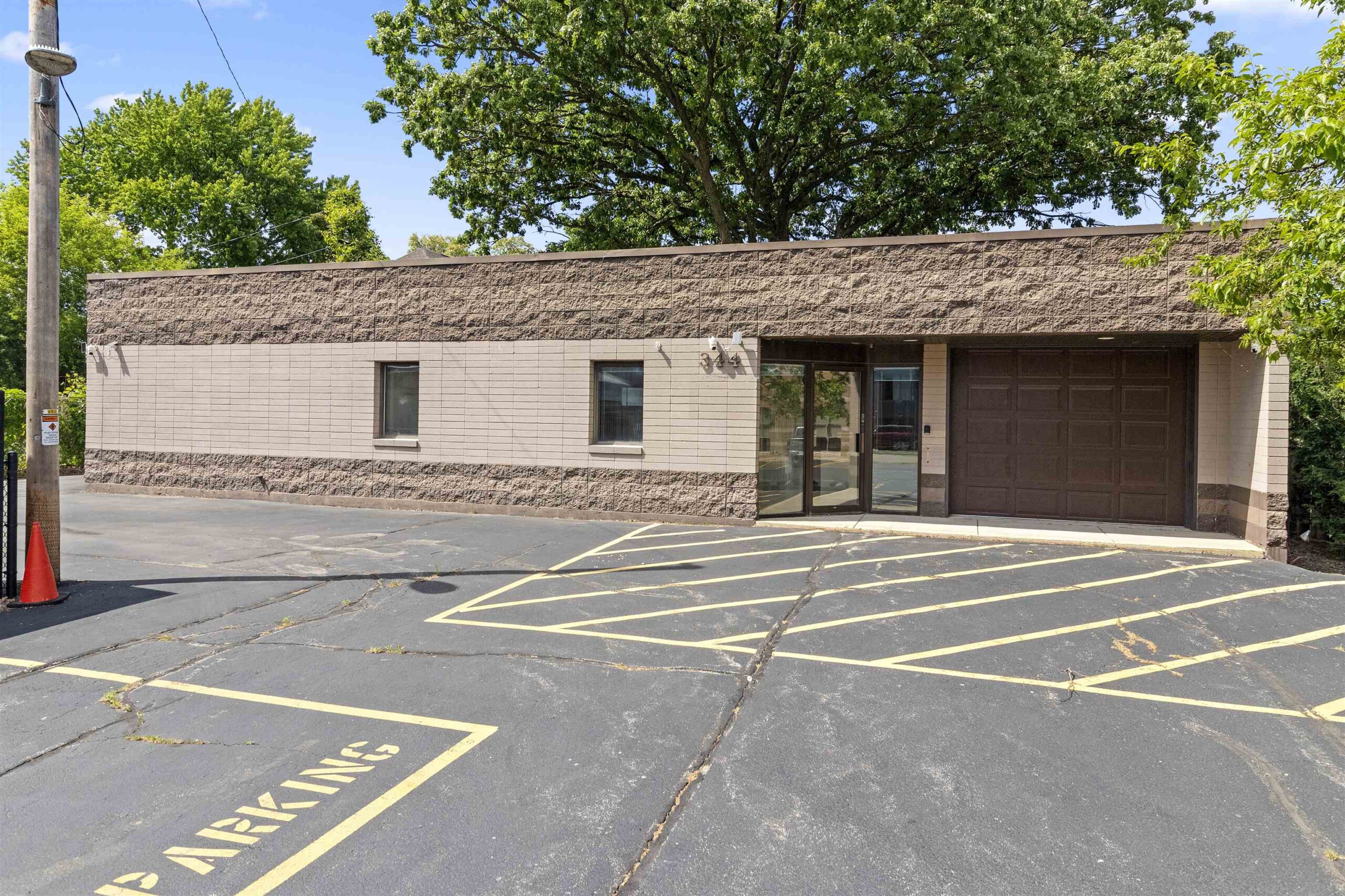 344 CHUTE Street property preview photograph
