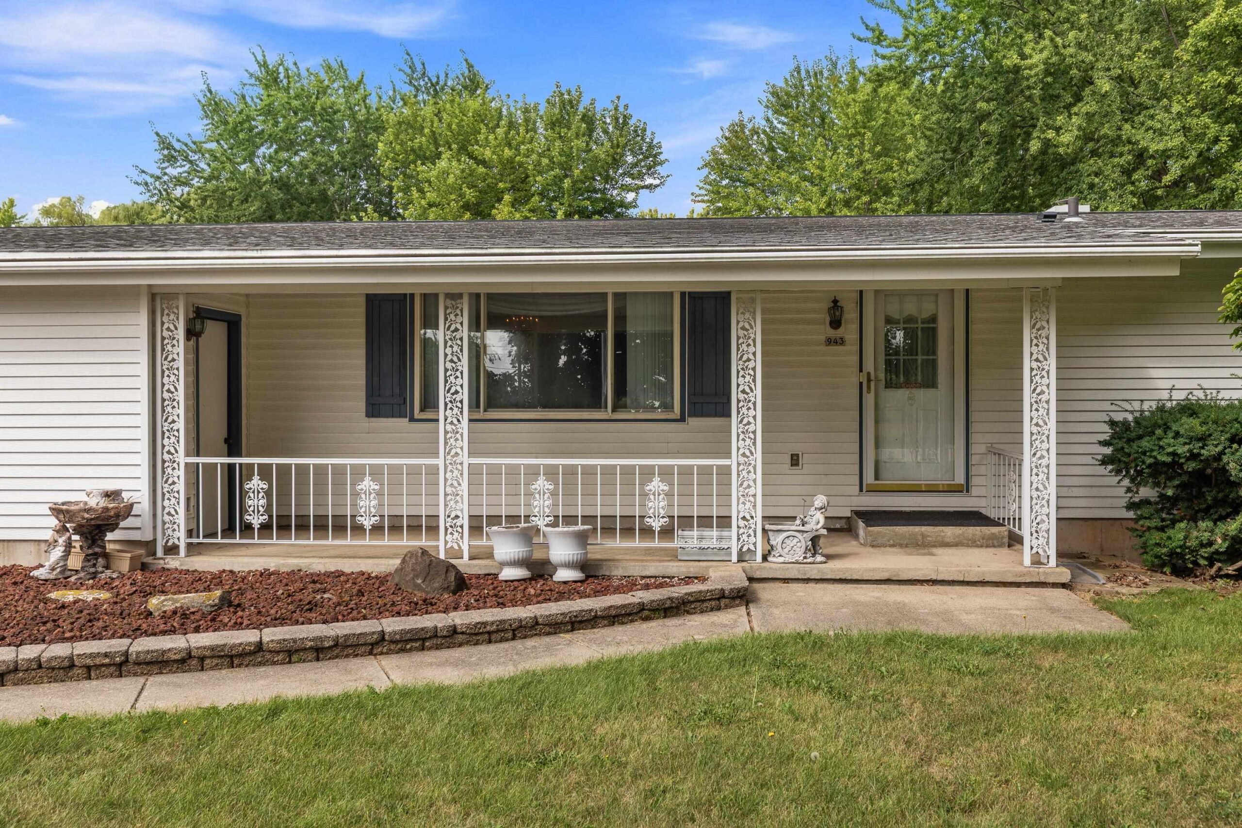 943 N OAKWOOD Road property preview photograph