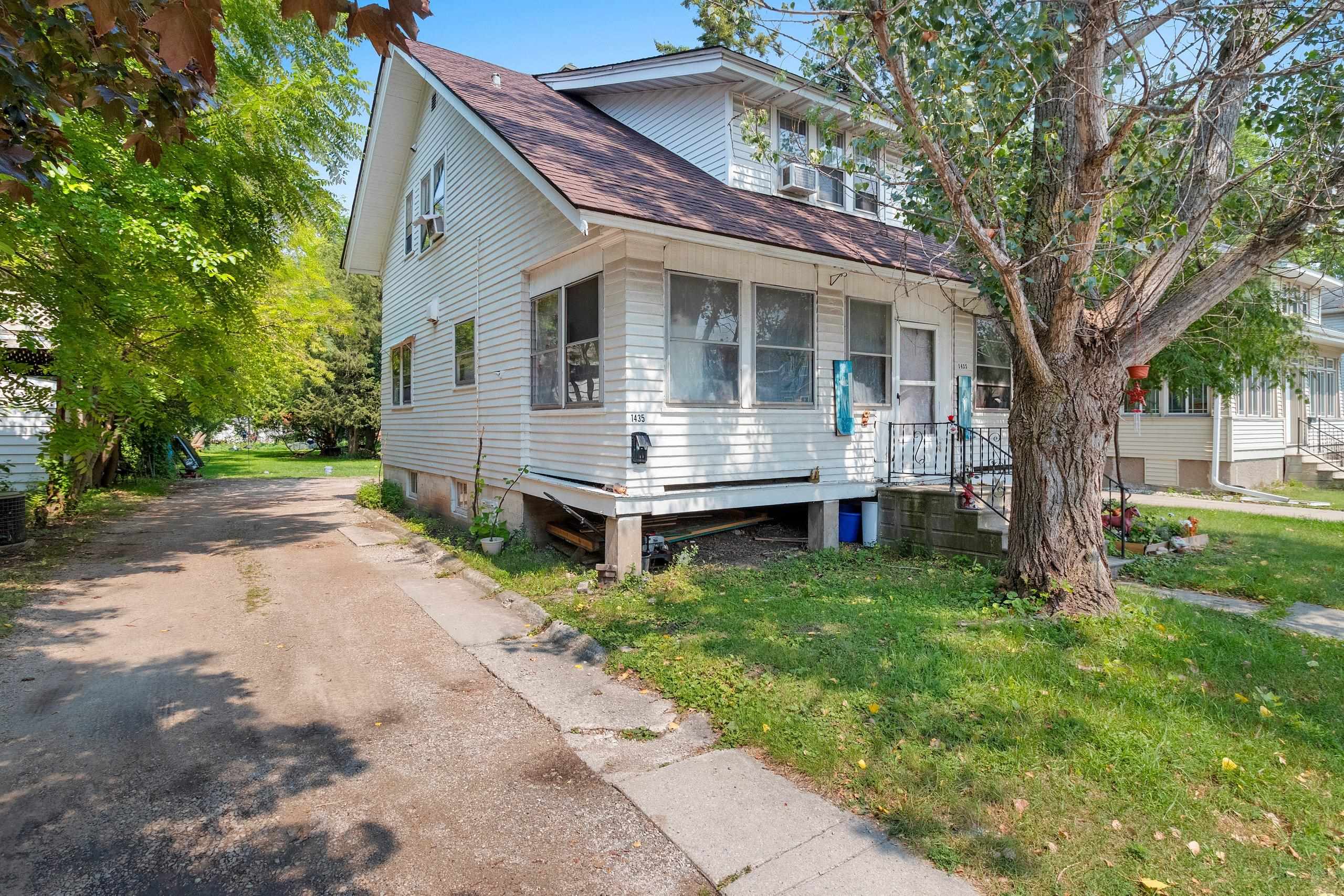 1435 E MASON Street property preview photograph