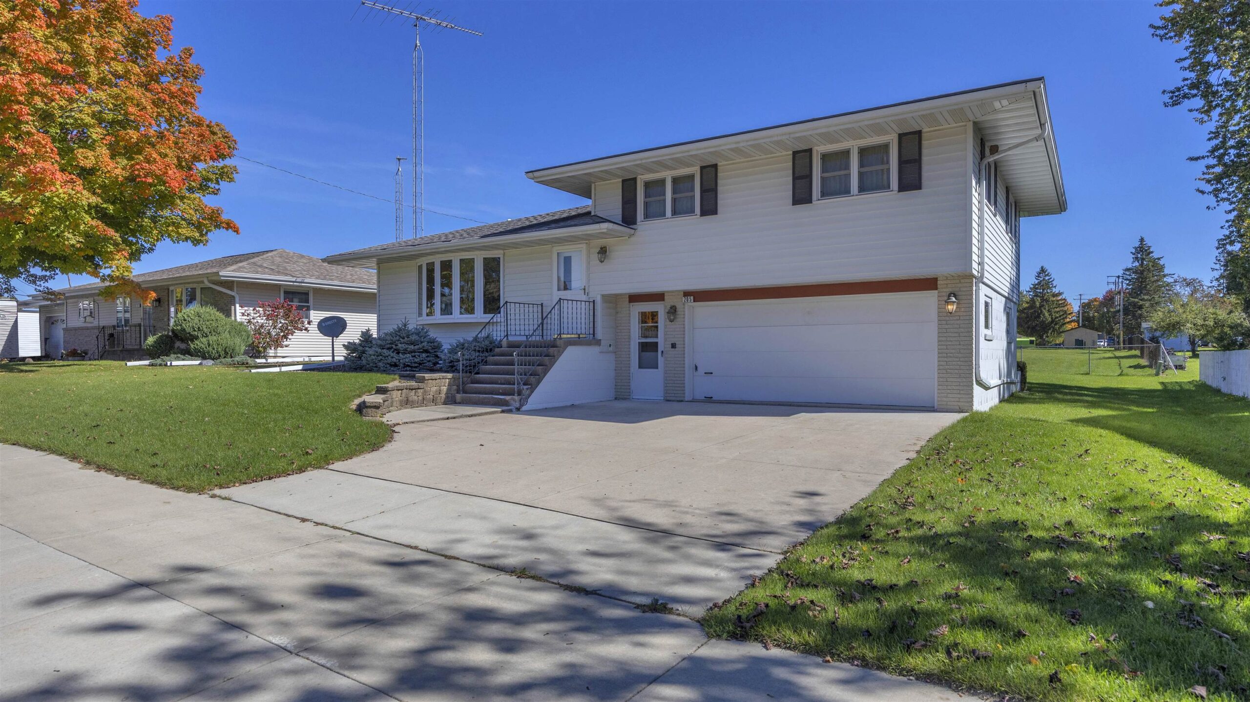 205 FOND DU LAC Avenue property preview photograph