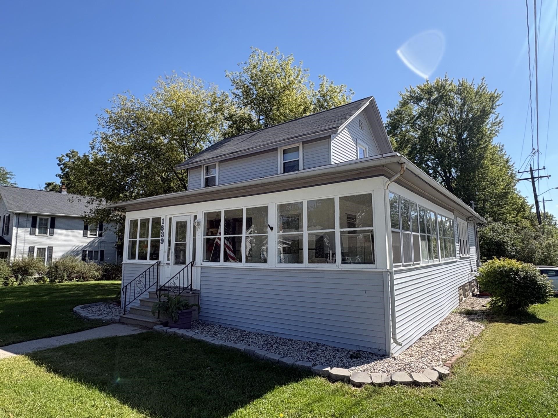 1539 OSHKOSH Avenue property preview photograph