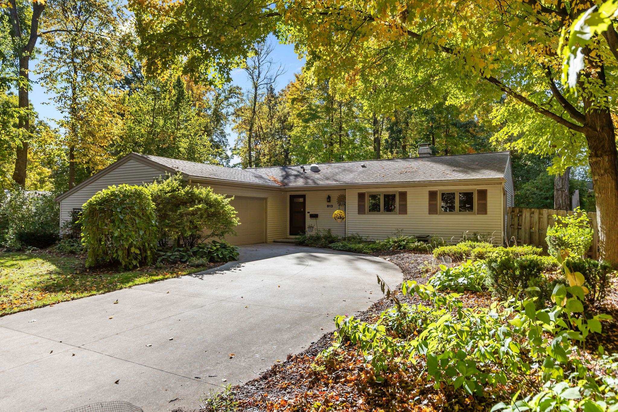 813 E TAFT Avenue property preview photograph
