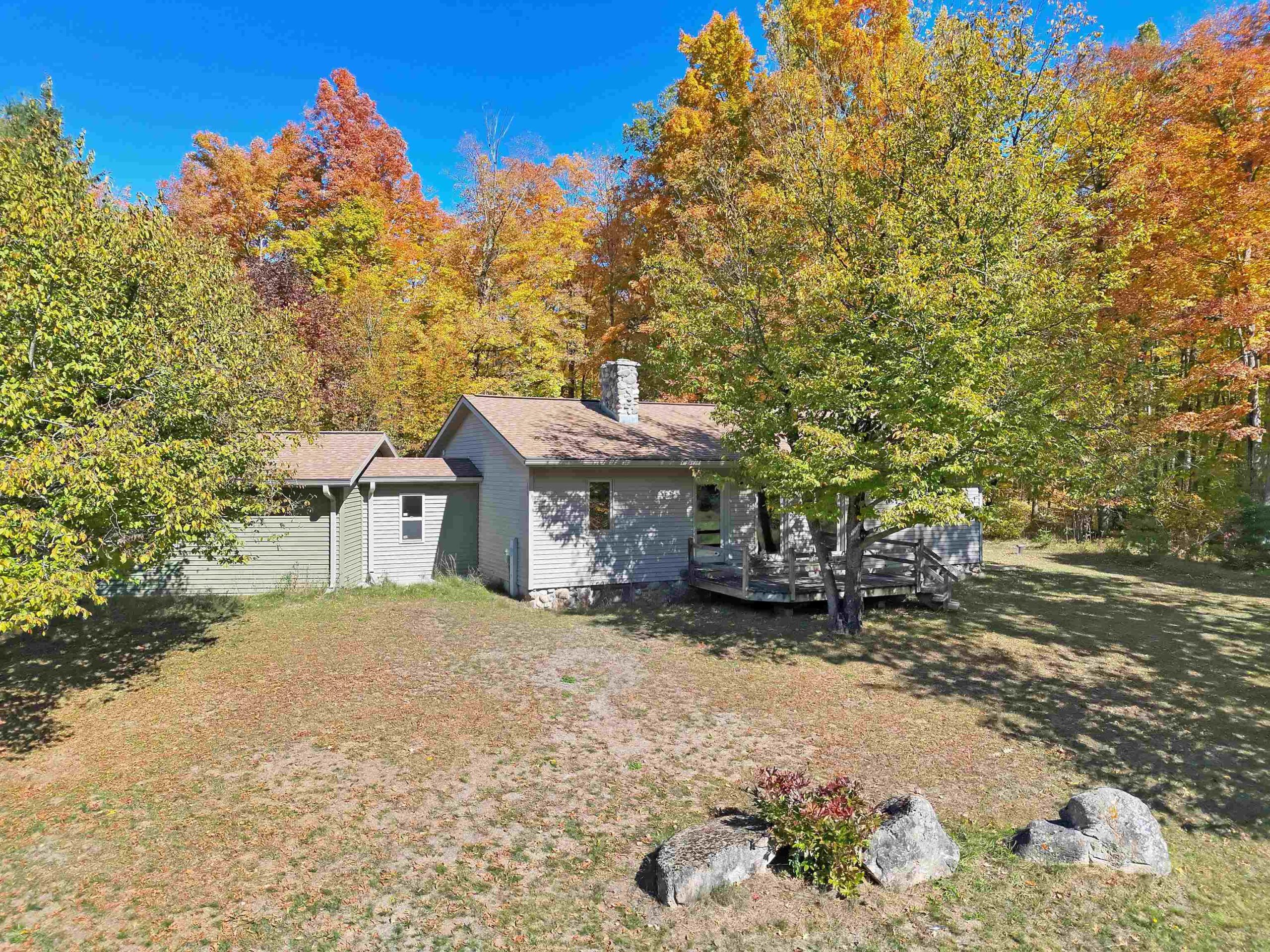 N8968 FOUR LAKES Road property preview photograph