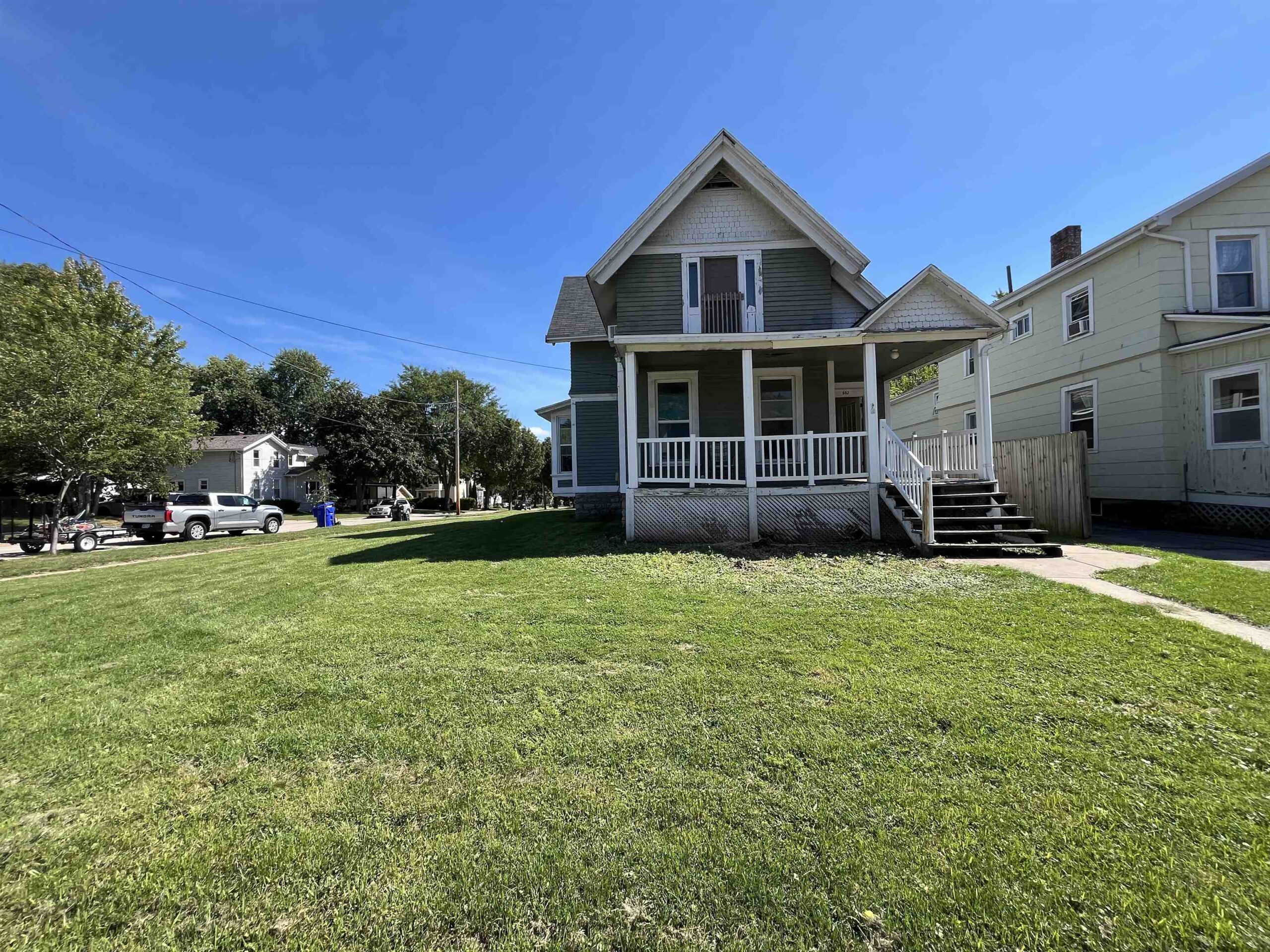 802 S MEMORIAL Drive property preview photograph