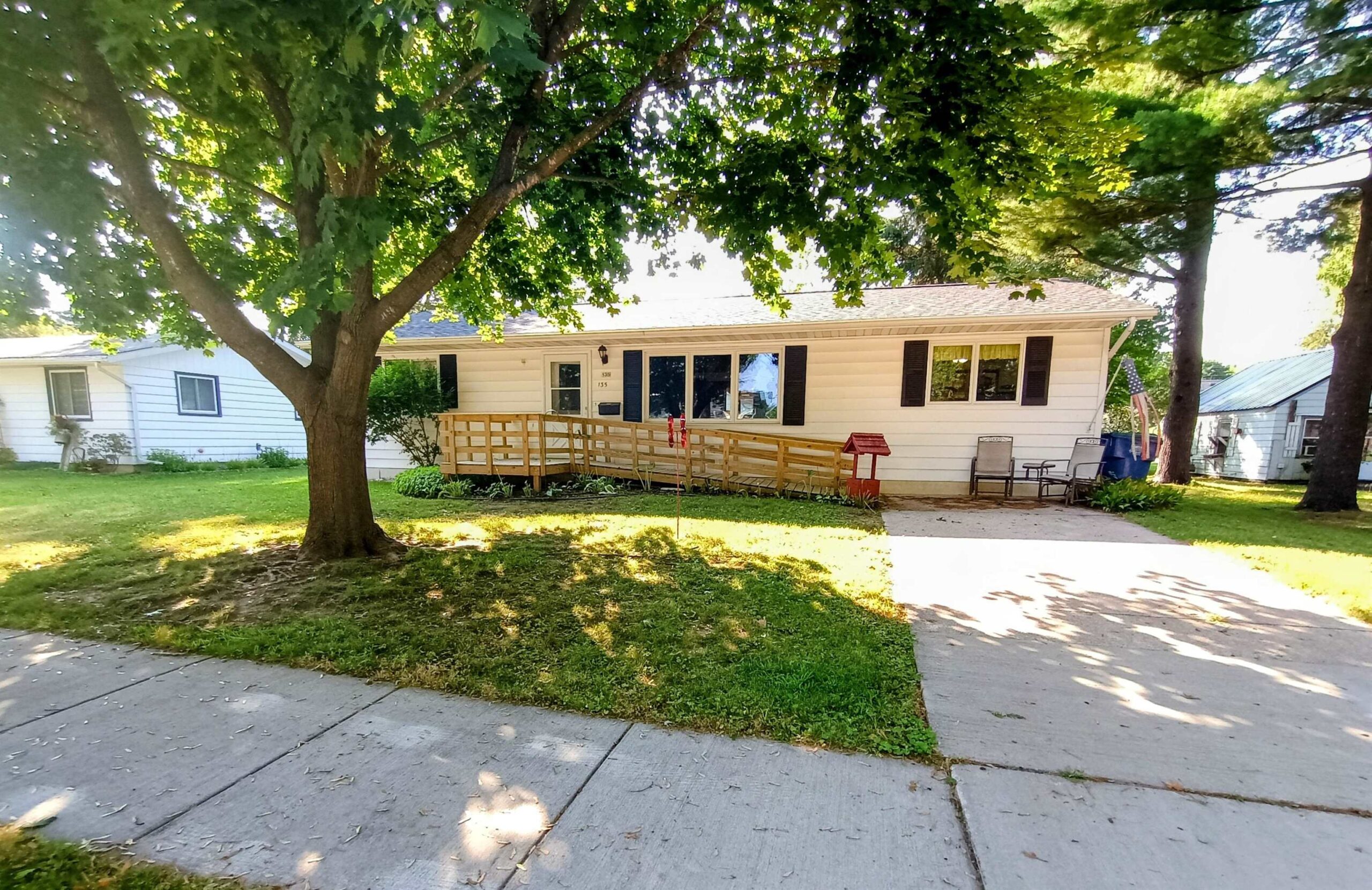 135 ROBERT Street property preview photograph