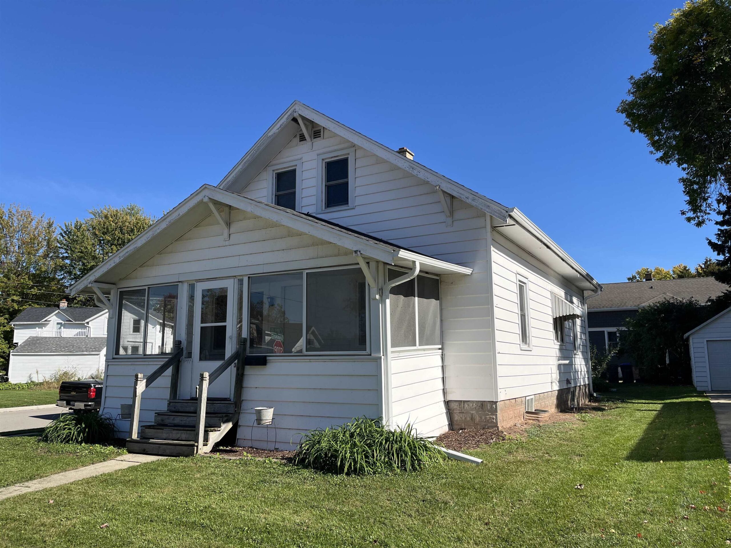 302 PINE Street property preview photograph