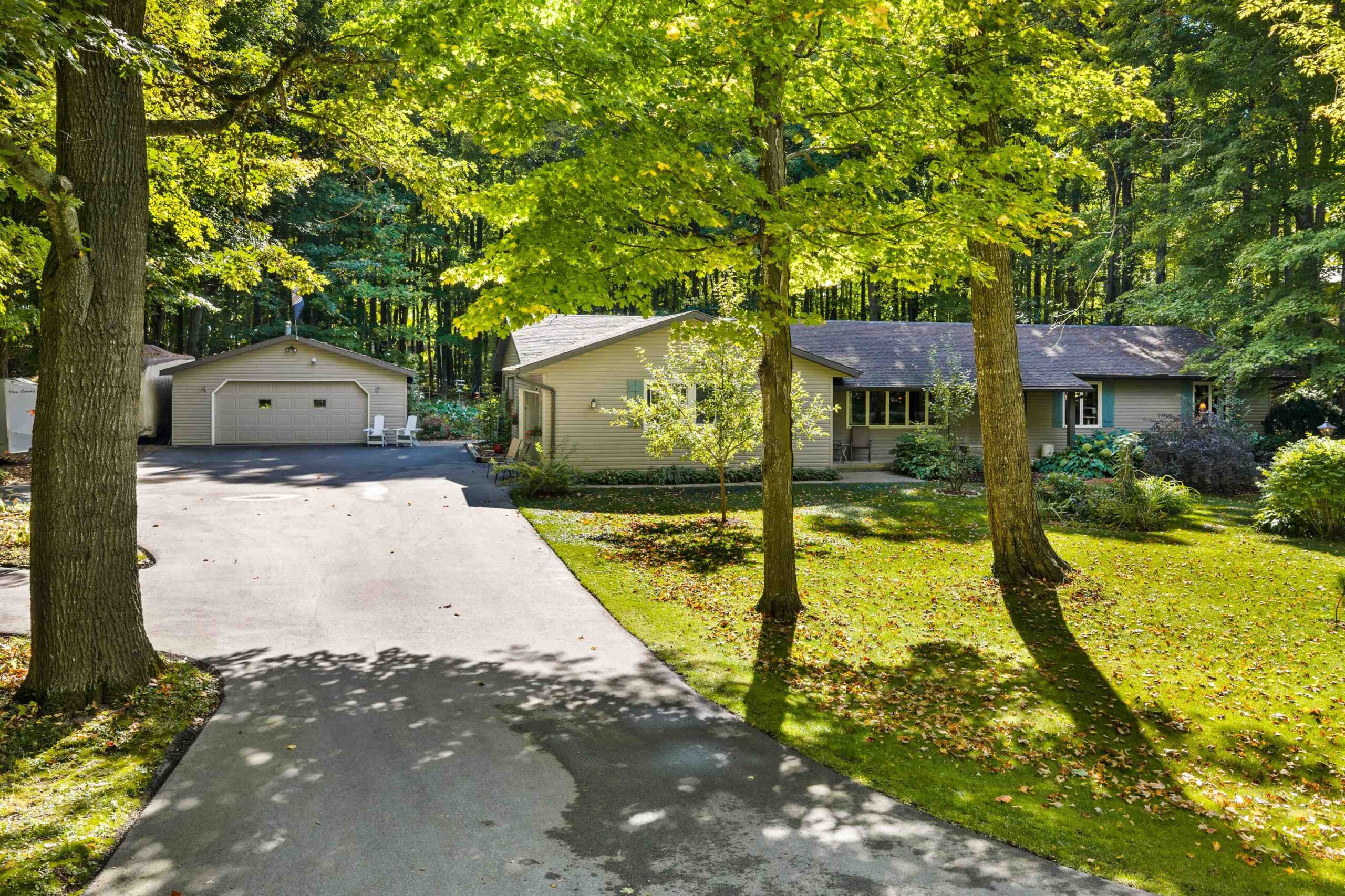 5485 N MAPLE HEIGHTS Circle property preview photograph