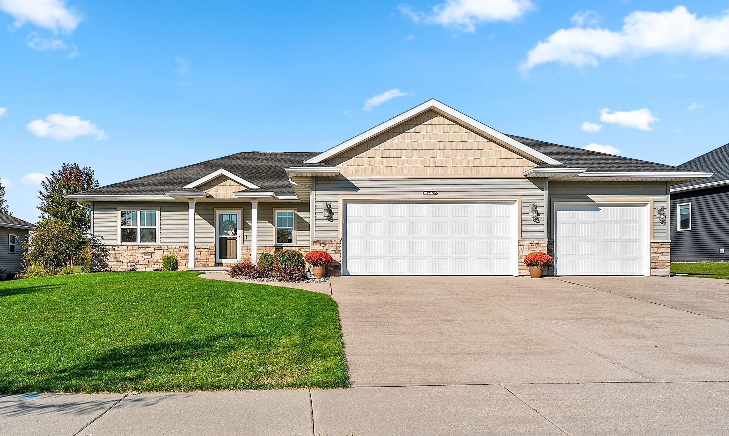 1715 RED OAK Street property preview photograph
