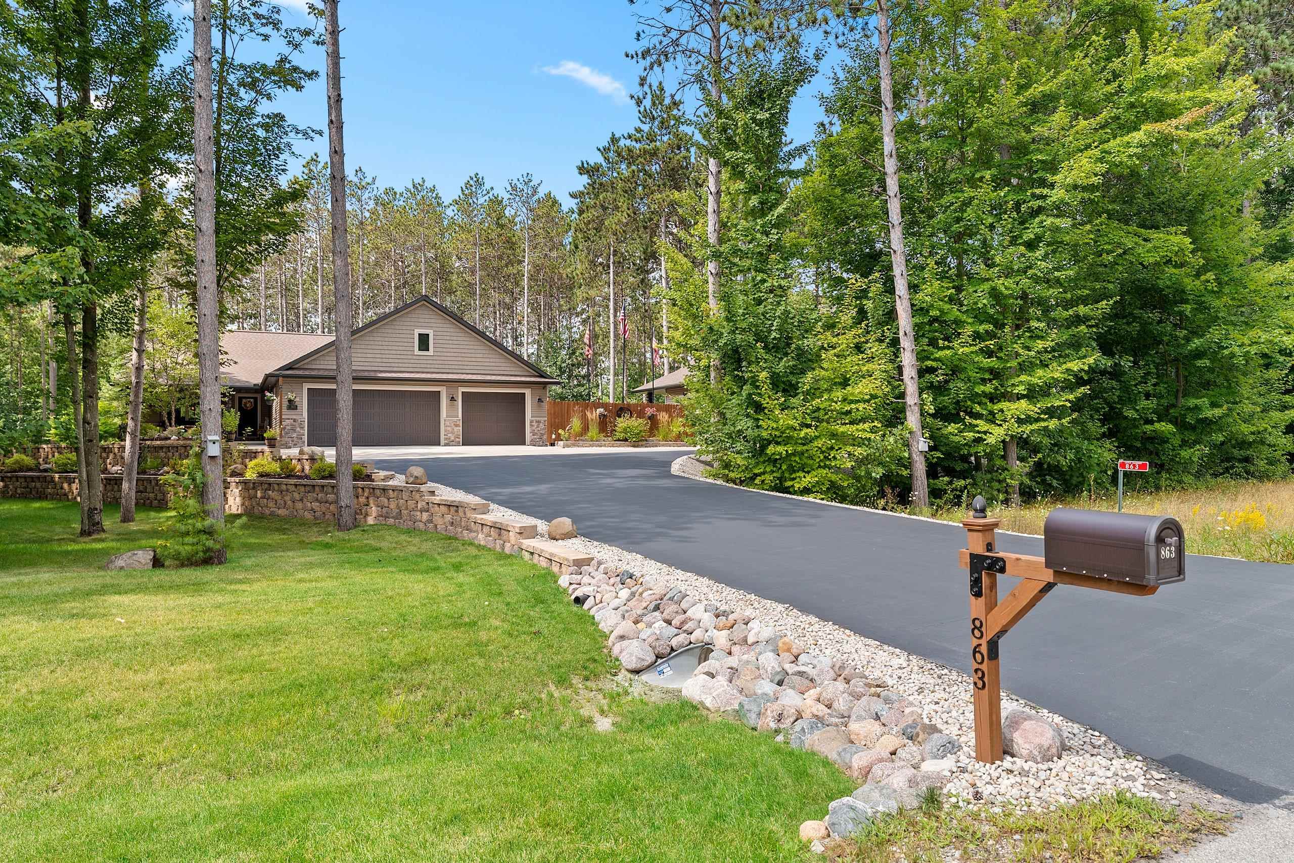 863 MAPLE LEAF Trail property preview photograph